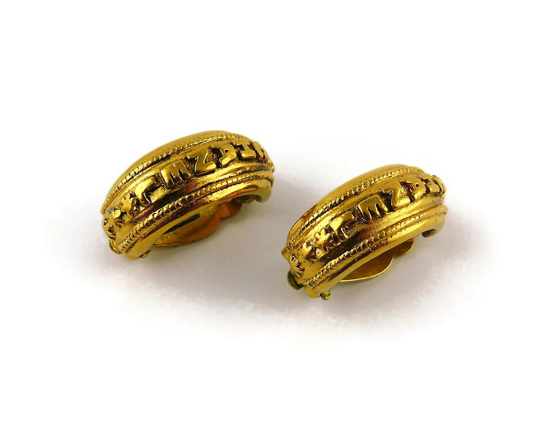 Chanel Vintage Detachable Gold Toned Hoop Earrings In Good Condition In Nice, FR