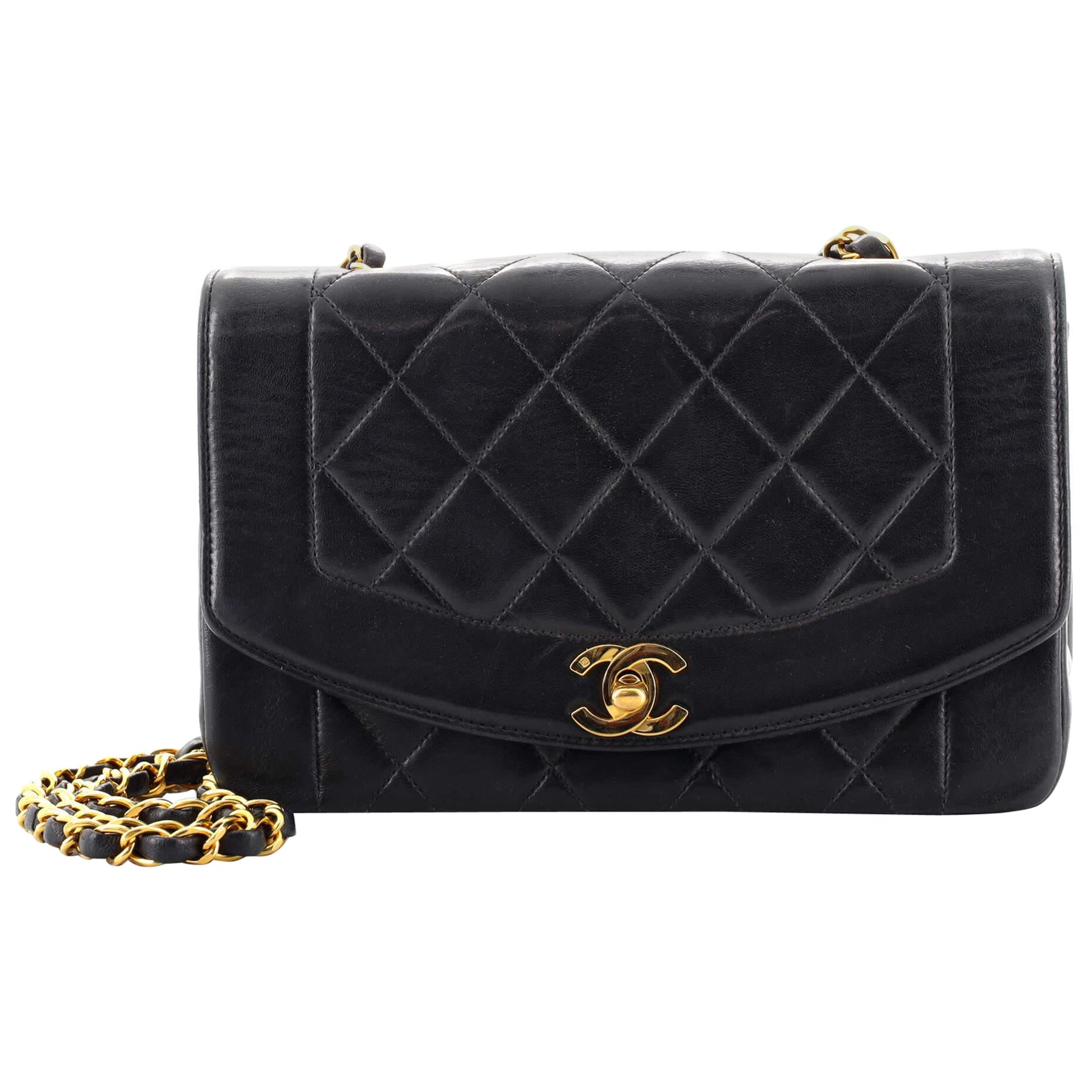 Chanel Vintage Diana Klappentasche aus gestepptem Lammfell
