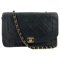 CHANEL Sac à bandoulière vintage Diana à rabat en cuir d'agneau matelassé et épaule noir