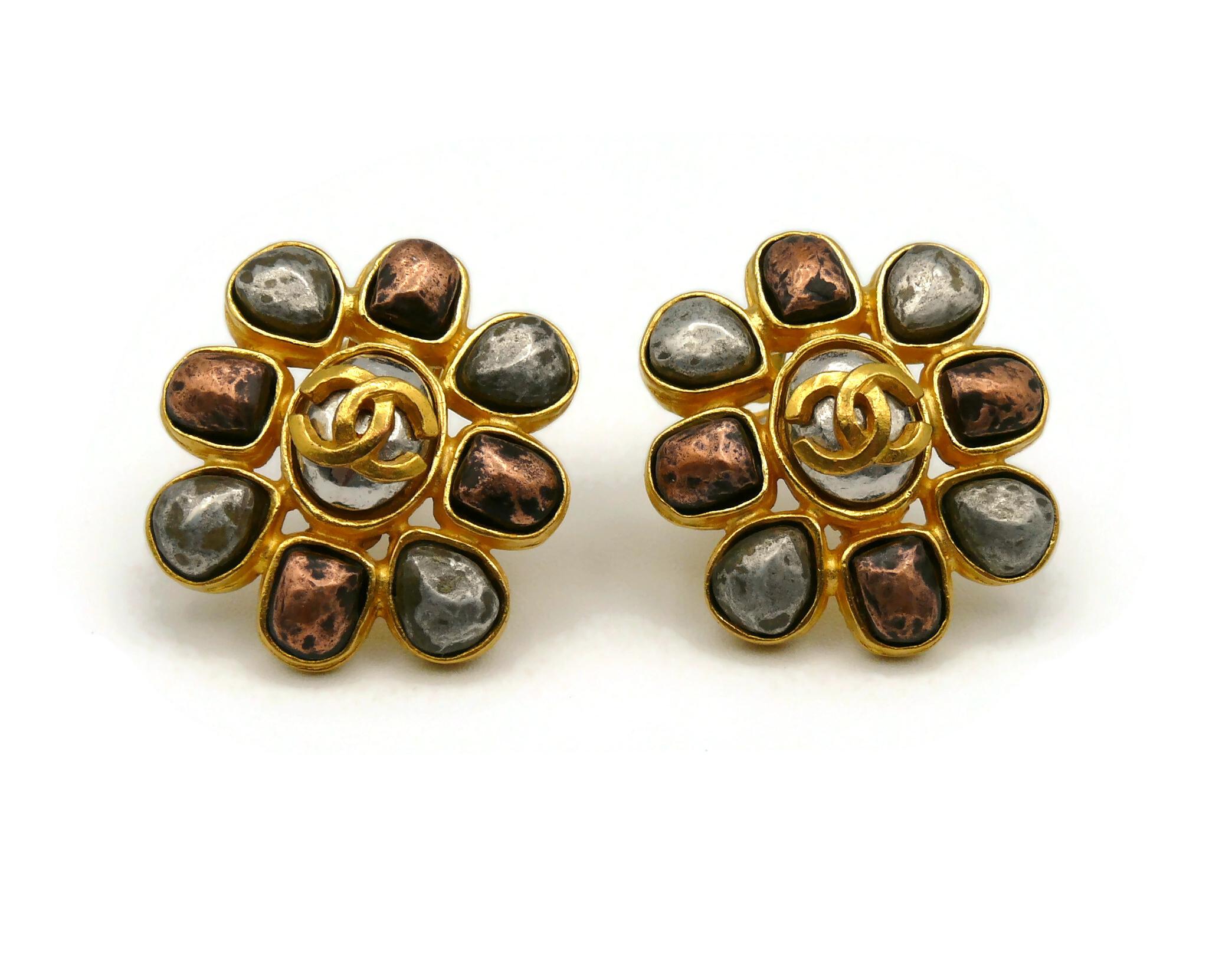 Women's Chanel Vintage Distressed Flower CC Earrings, Fall 1997 For Sale