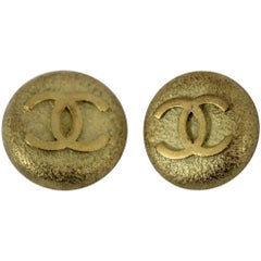 Chanel Vintage Double C earring in gold Plated Metal, 1994