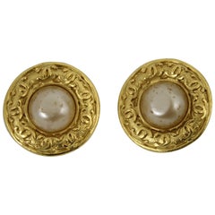 Chanel Vintage Double C earring in gold Plated Metal, 1995