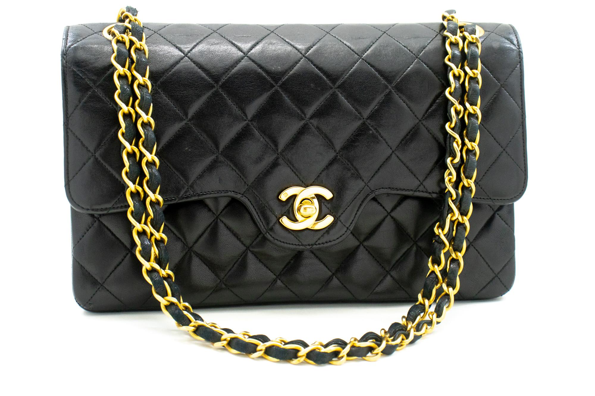 An authentic CHANEL Vintage Double Flap Medium Chain Shoulder Bag Black Lamb. The color is Black. The outside material is Leather. The pattern is Solid. This item is Vintage / Classic. The year of manufacture would be 1989-1991.
Conditions &