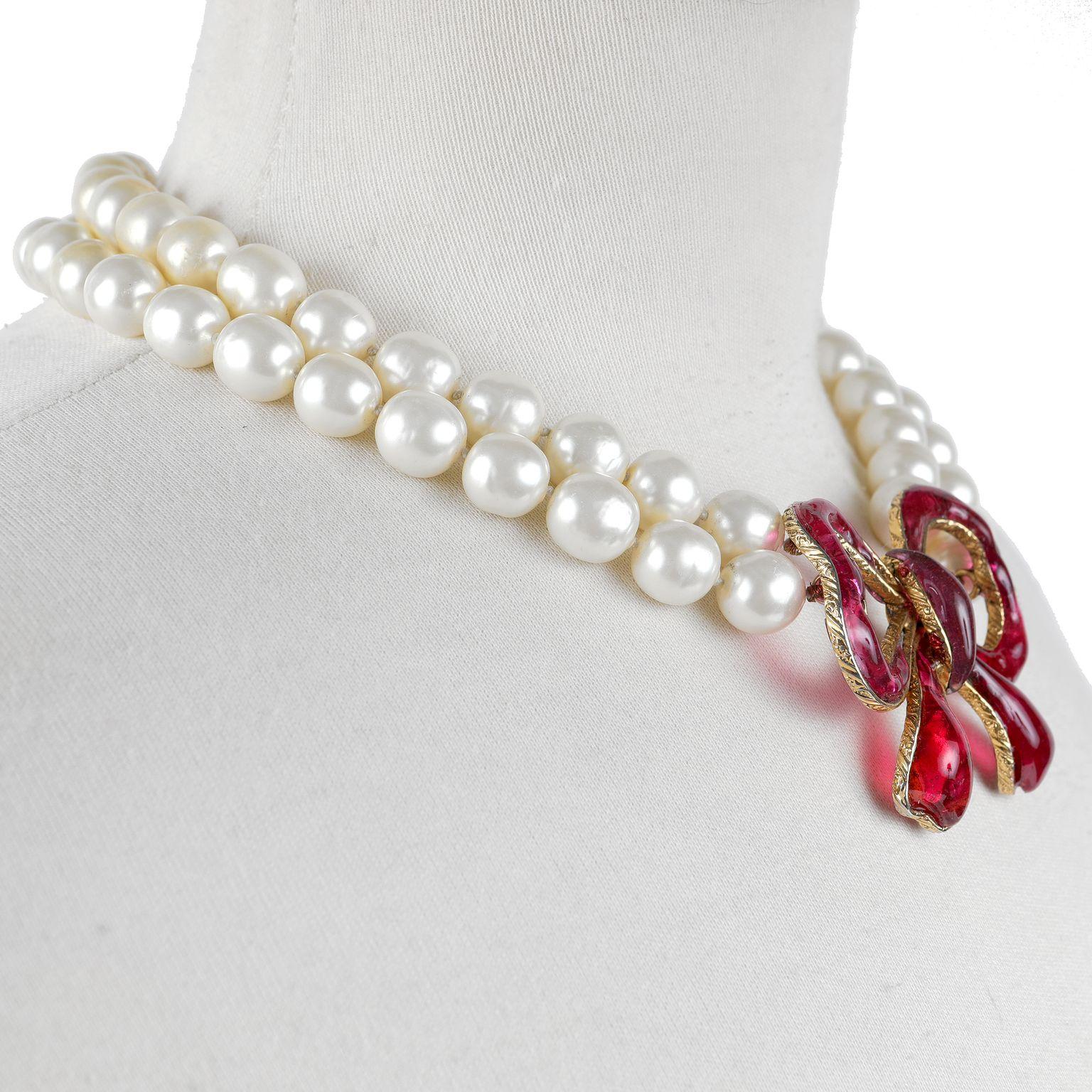 Women's Chanel Vintage Double Pearl Red Gripoix Bow Choker For Sale