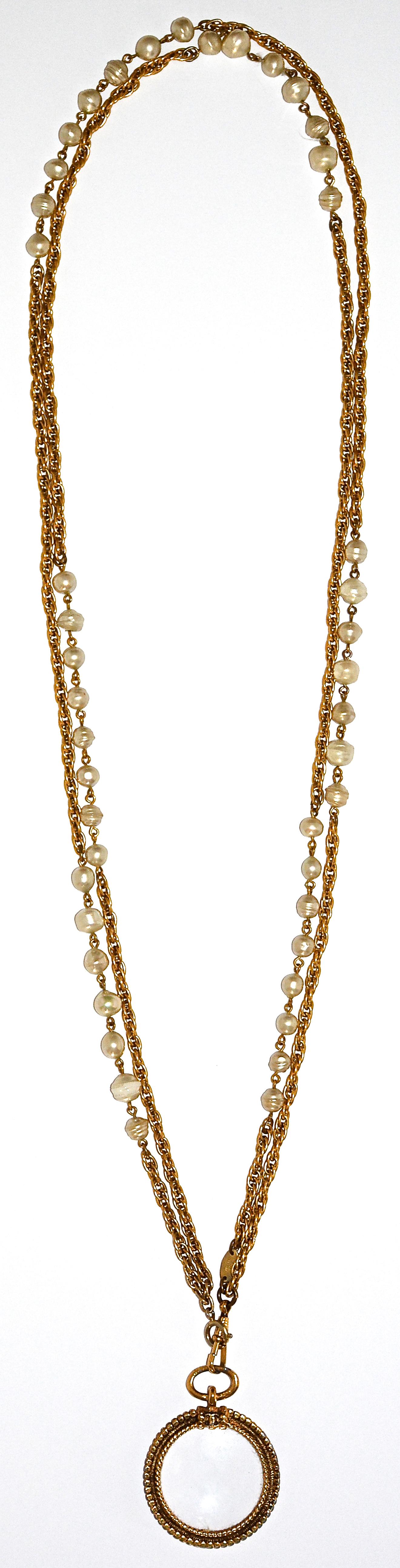 Chanel Vintage Double-Strand Pearl-and-Gold Gilt Chain Necklace with Magnifier For Sale 1