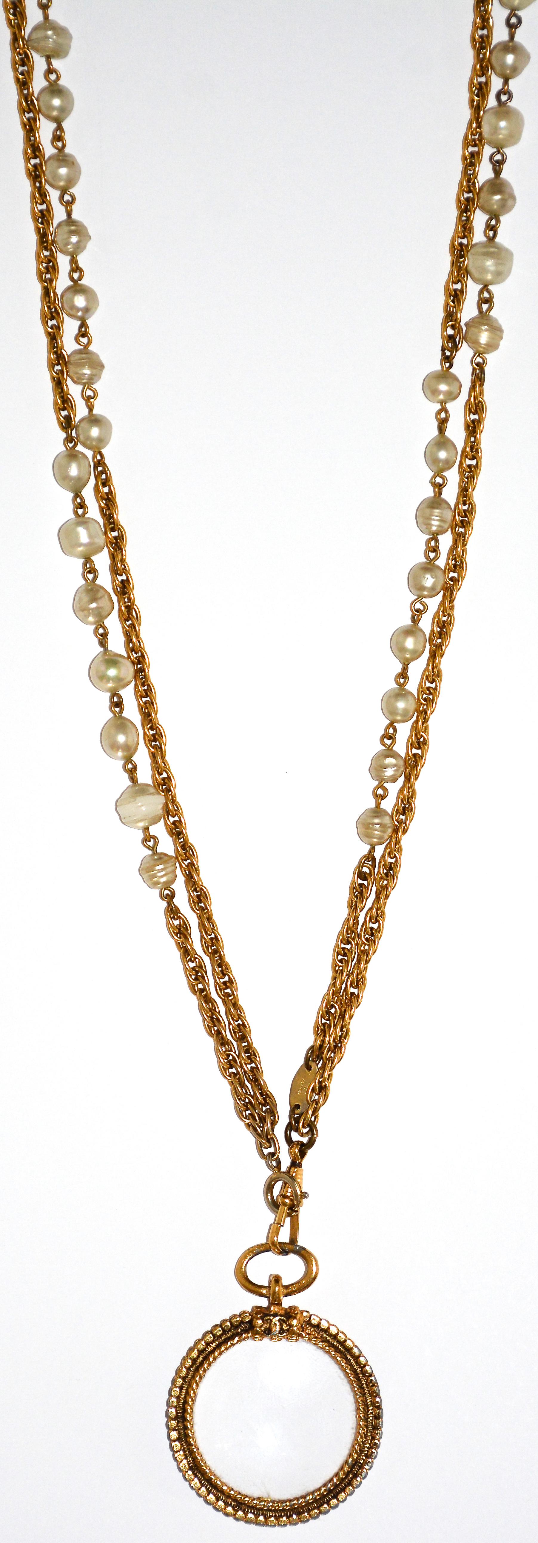 Chanel Vintage Double-Strand Pearl-and-Gold Gilt Chain Necklace with Magnifier For Sale 2