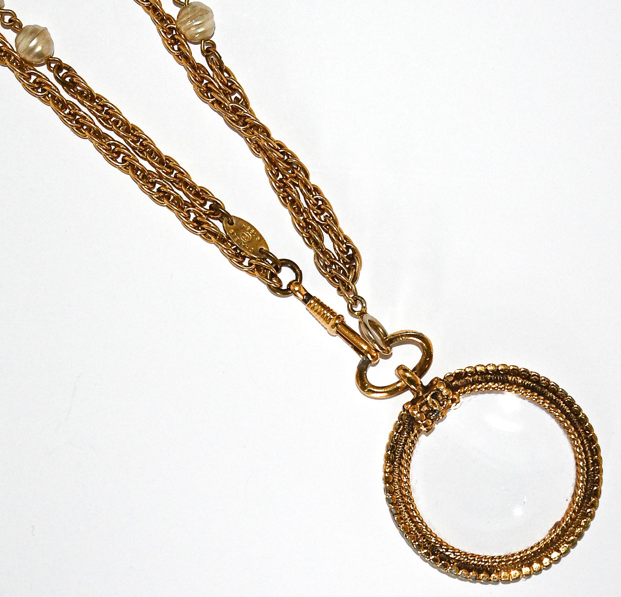 Chanel Vintage Double-Strand Pearl-and-Gold Gilt Chain Necklace with Magnifier For Sale 4