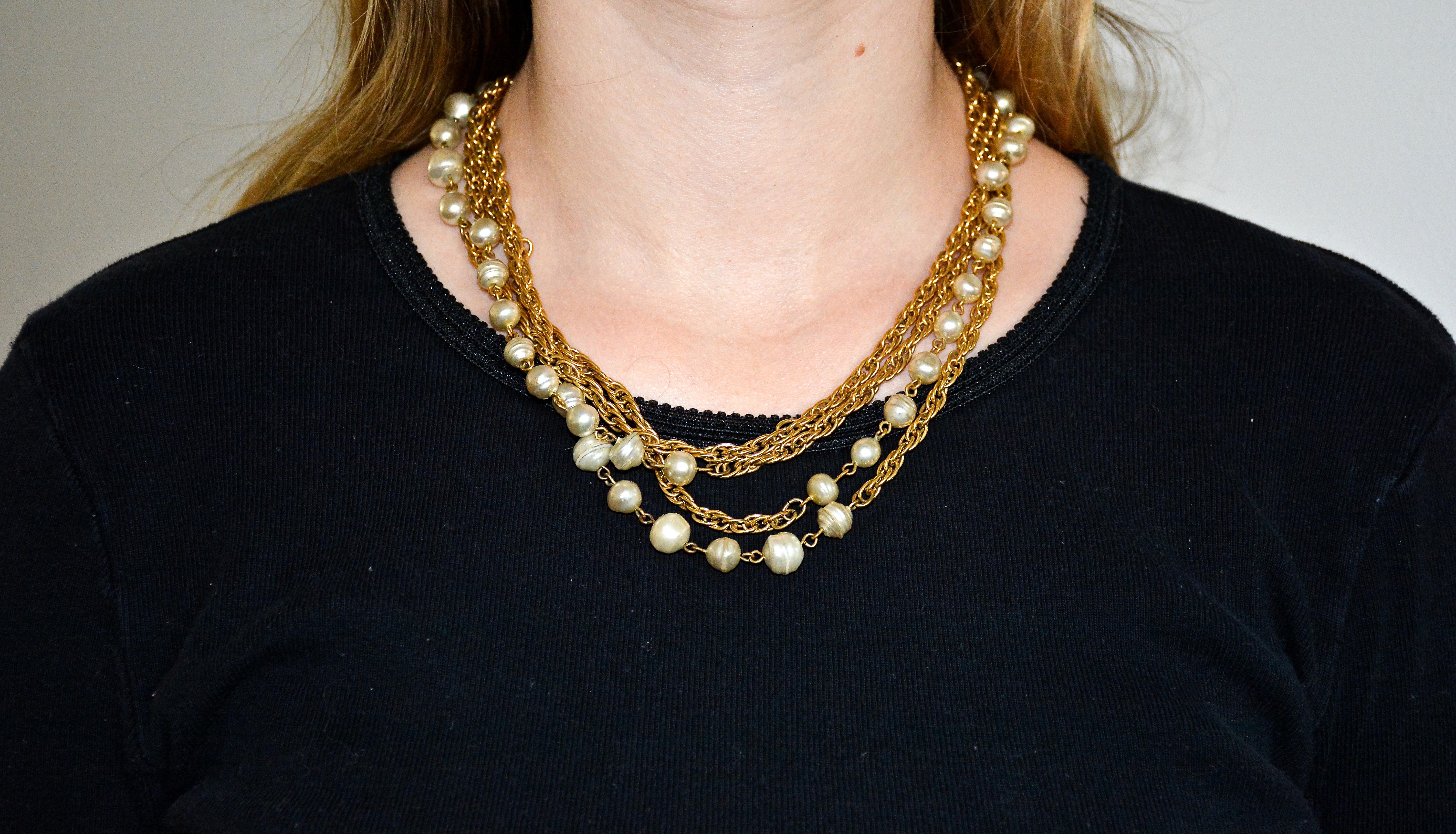 Chanel Vintage Zweireihige vergoldete Vintage-Halskette aus Perlen und Gold mit Vergrerung im Angebot 10