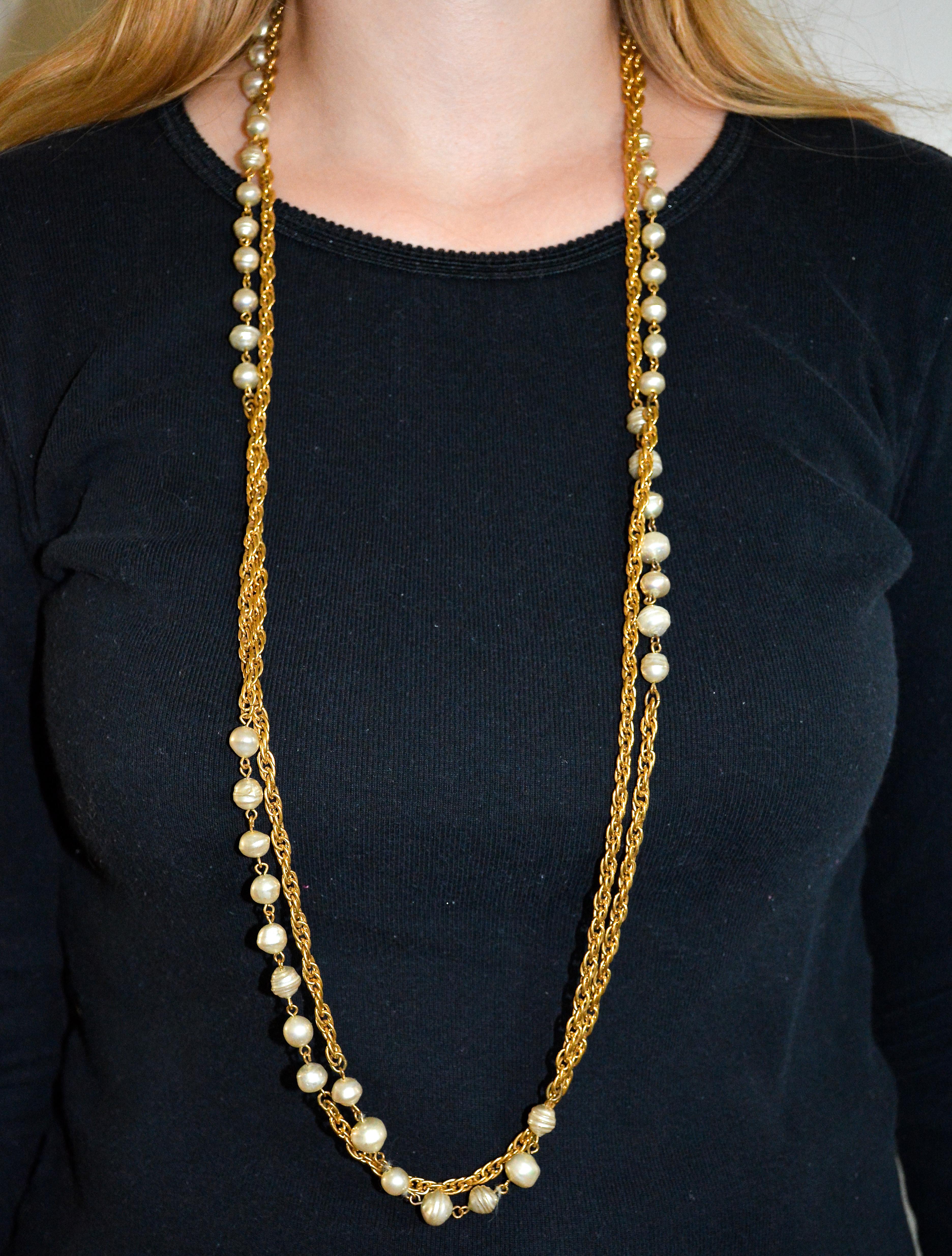 Chanel Vintage Zweireihige vergoldete Vintage-Halskette aus Perlen und Gold mit Vergrerung im Angebot 11