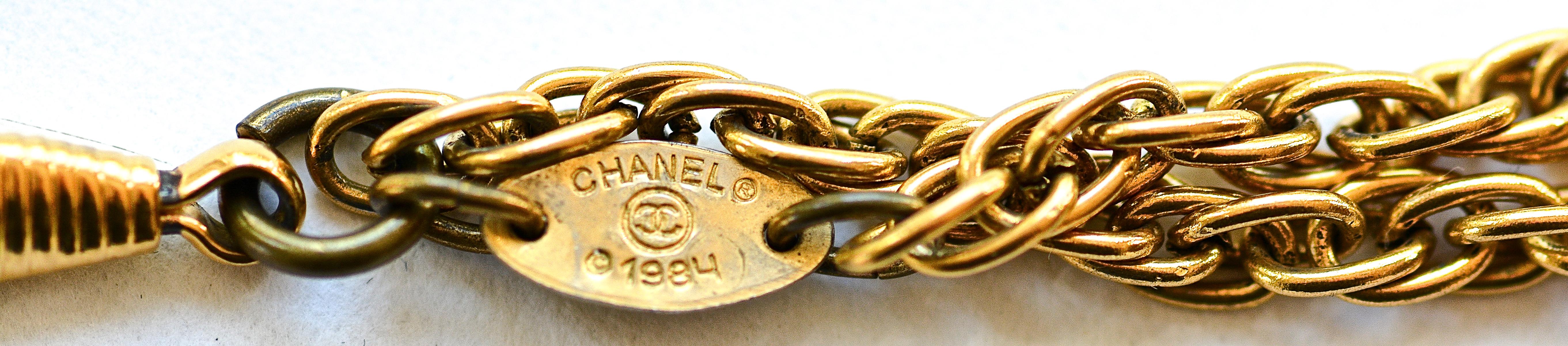 Chanel Vintage Zweireihige vergoldete Vintage-Halskette aus Perlen und Gold mit Vergrerung im Zustand „Gut“ im Angebot in Los Angeles, CA