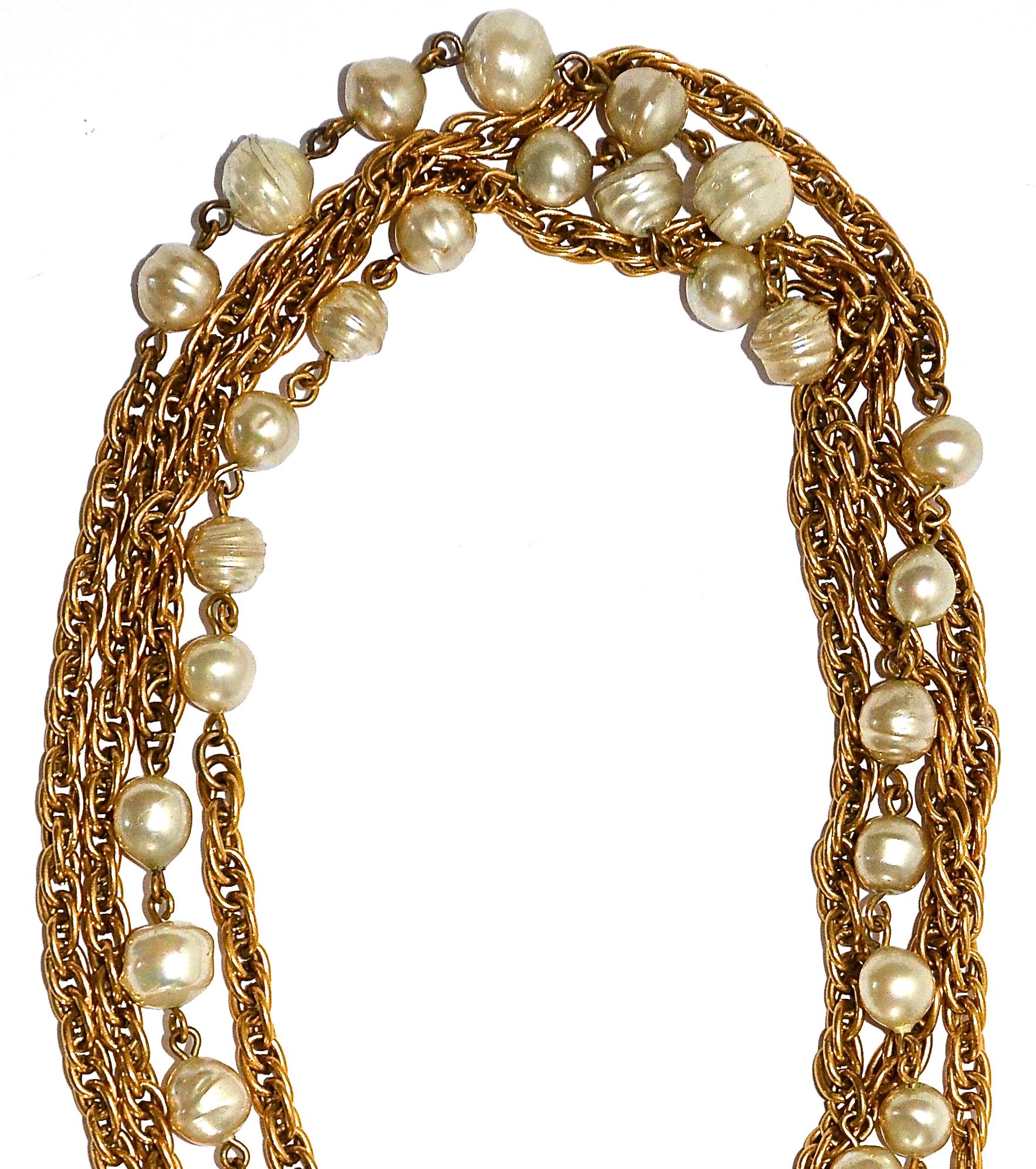 Chanel Vintage Double-Strand Pearl-and-Gold Gilt Chain Necklace with Magnifier In Good Condition For Sale In Los Angeles, CA