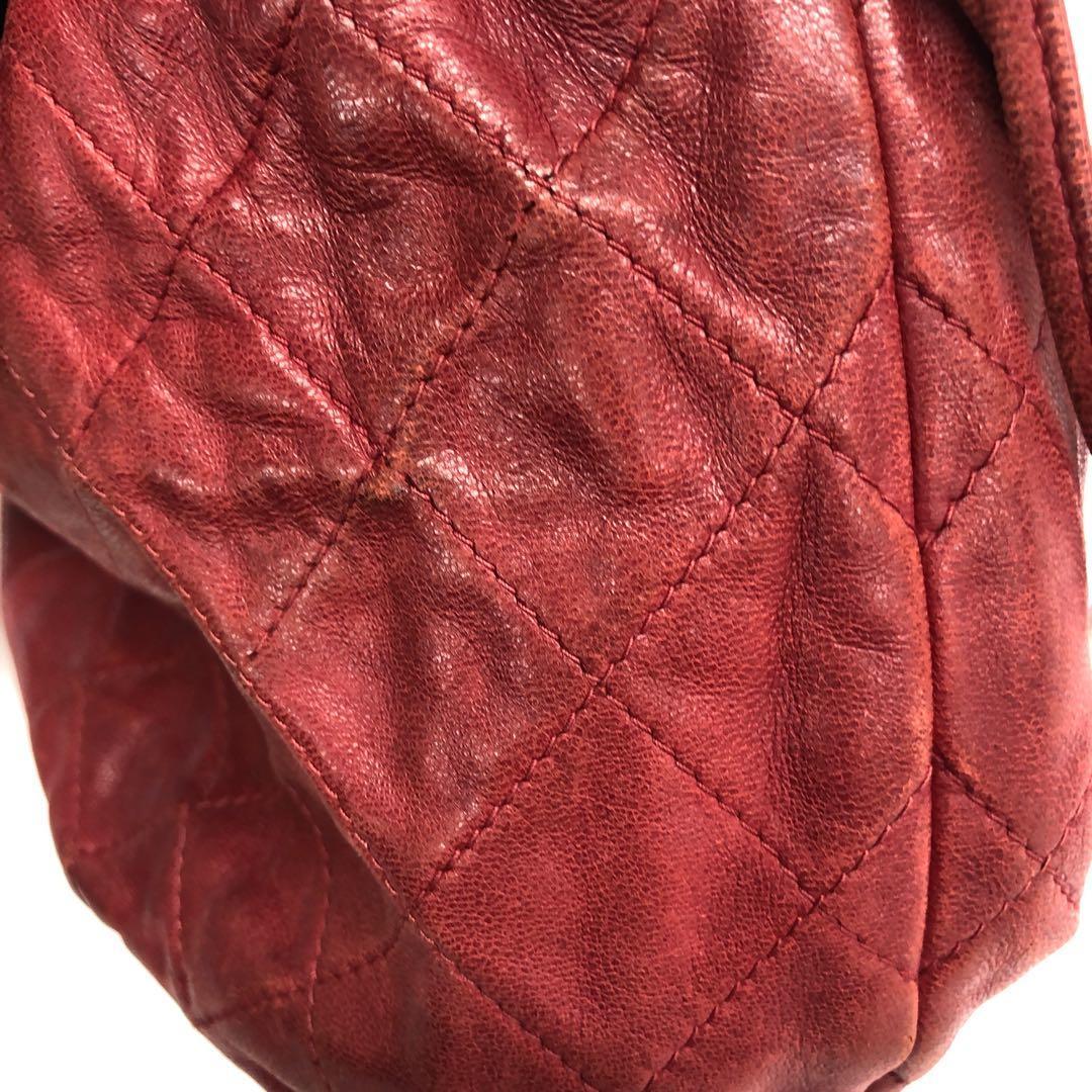 Chanel Vintage Drawstring Mini Bucket Bag Rot Lammfell Matelasse im Angebot 12