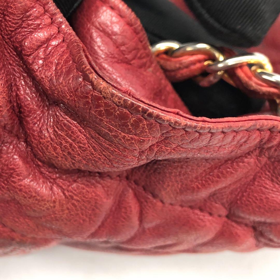 Chanel Vintage Drawstring Mini Bucket Bag Rot Lammfell Matelasse im Angebot 15