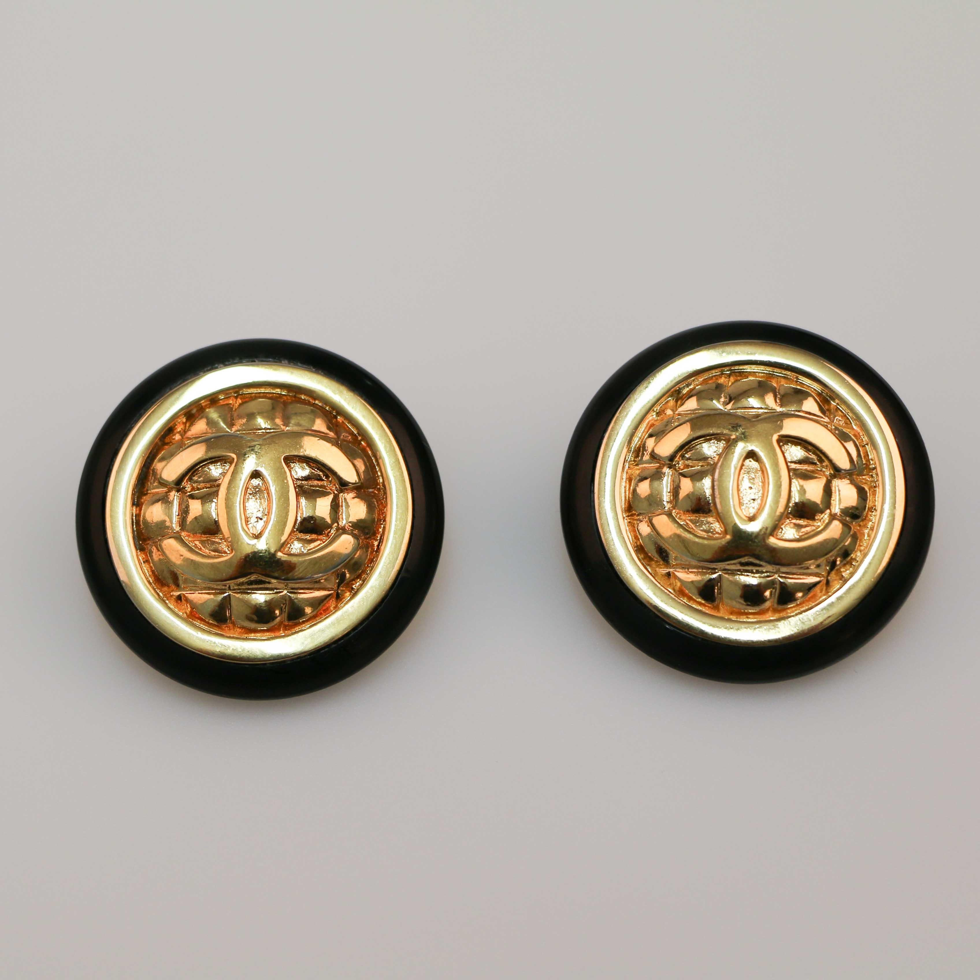 Women's Chanel vintage earrings For Sale