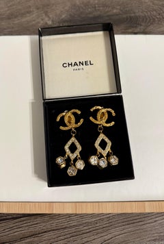 CHANEL Vintage Elegant Gold CC Crystal Diamond Dangle Clip On Earrings