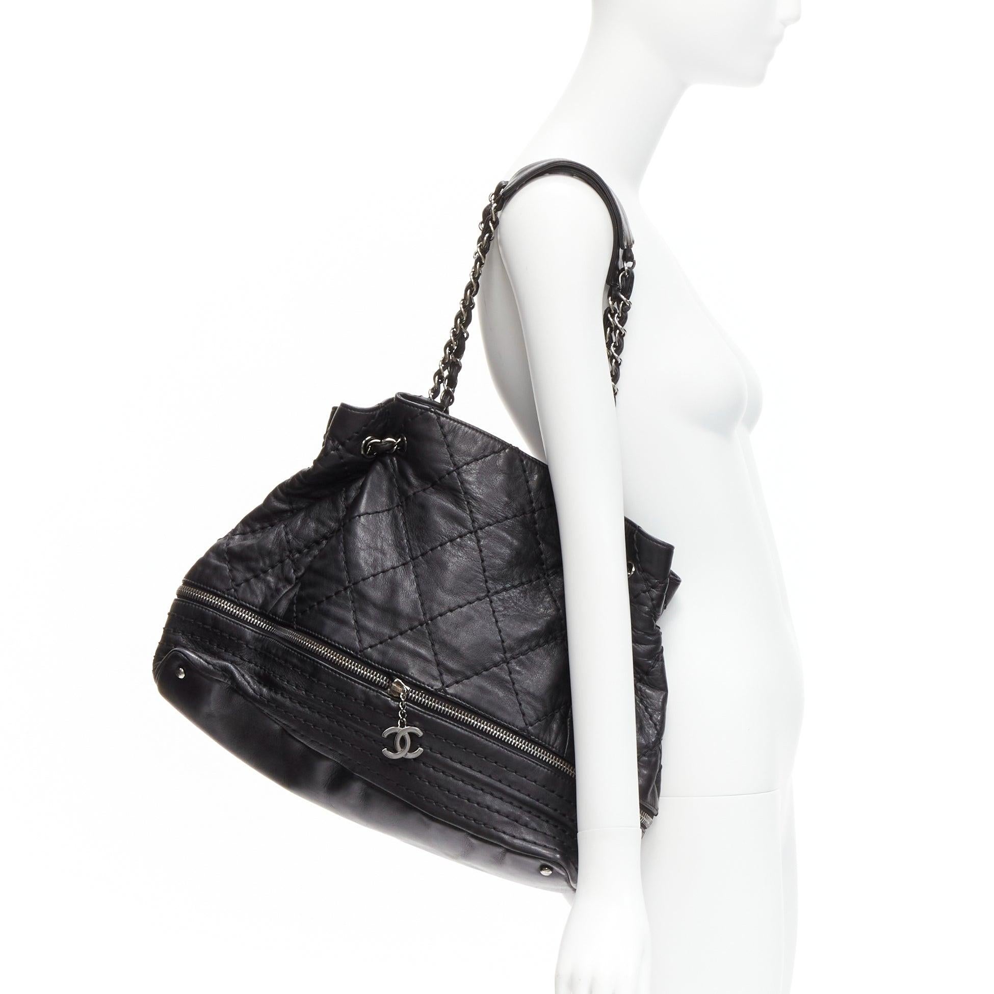 CHANEL Vintage Expandable ruthenium CC zip black quilted bucket tote bag
Reference: GIYG/A00291
Brand: Chanel
Designer: Karl Lagerfeld
Material: Leather, Metal
Color: Black
Pattern: Solid
Lining: Black Fabric
Extra Details: Zipper is functional to