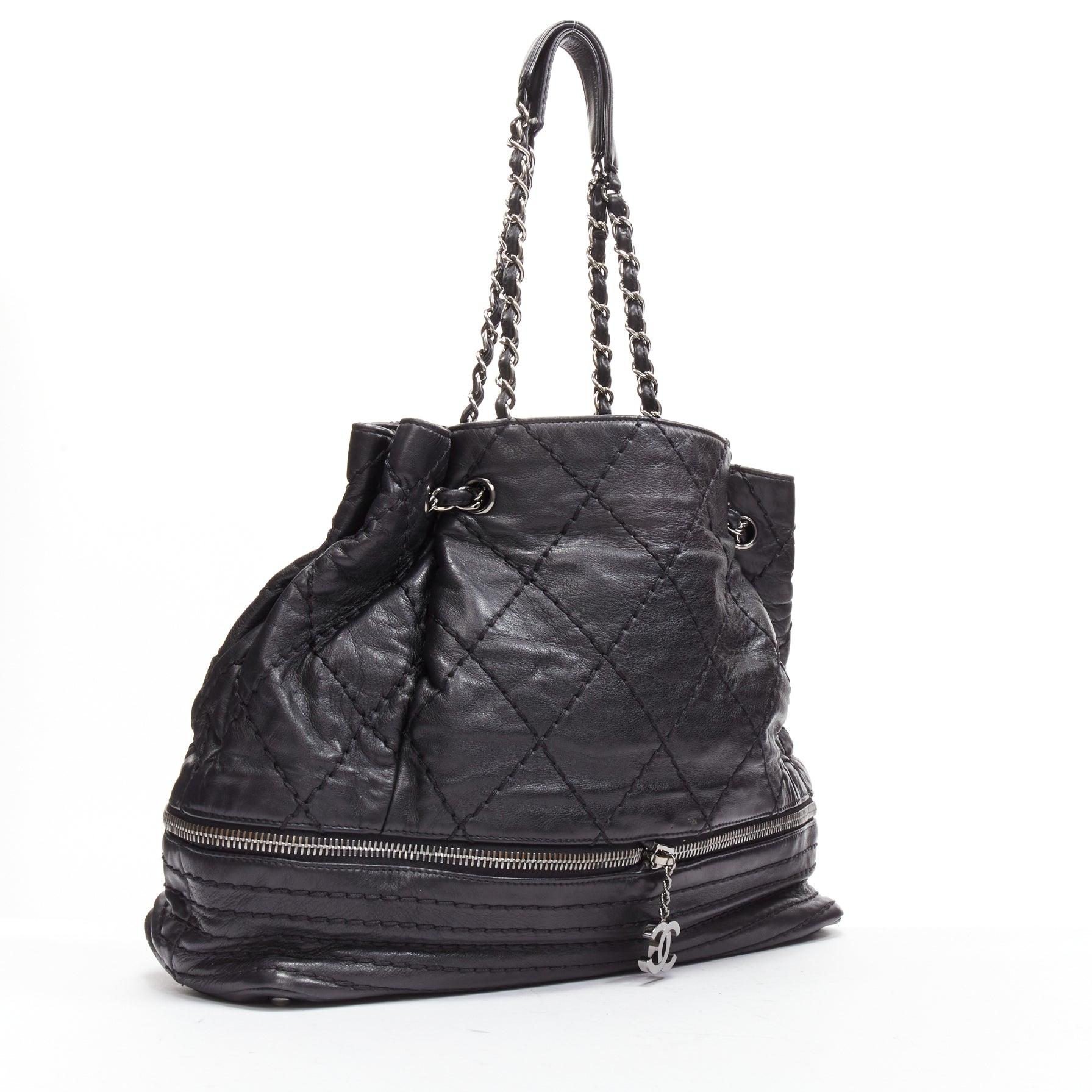 CHANEL Vintage Expandable ruthenium CC zip black quilted bucket tote bag In Good Condition In Hong Kong, NT