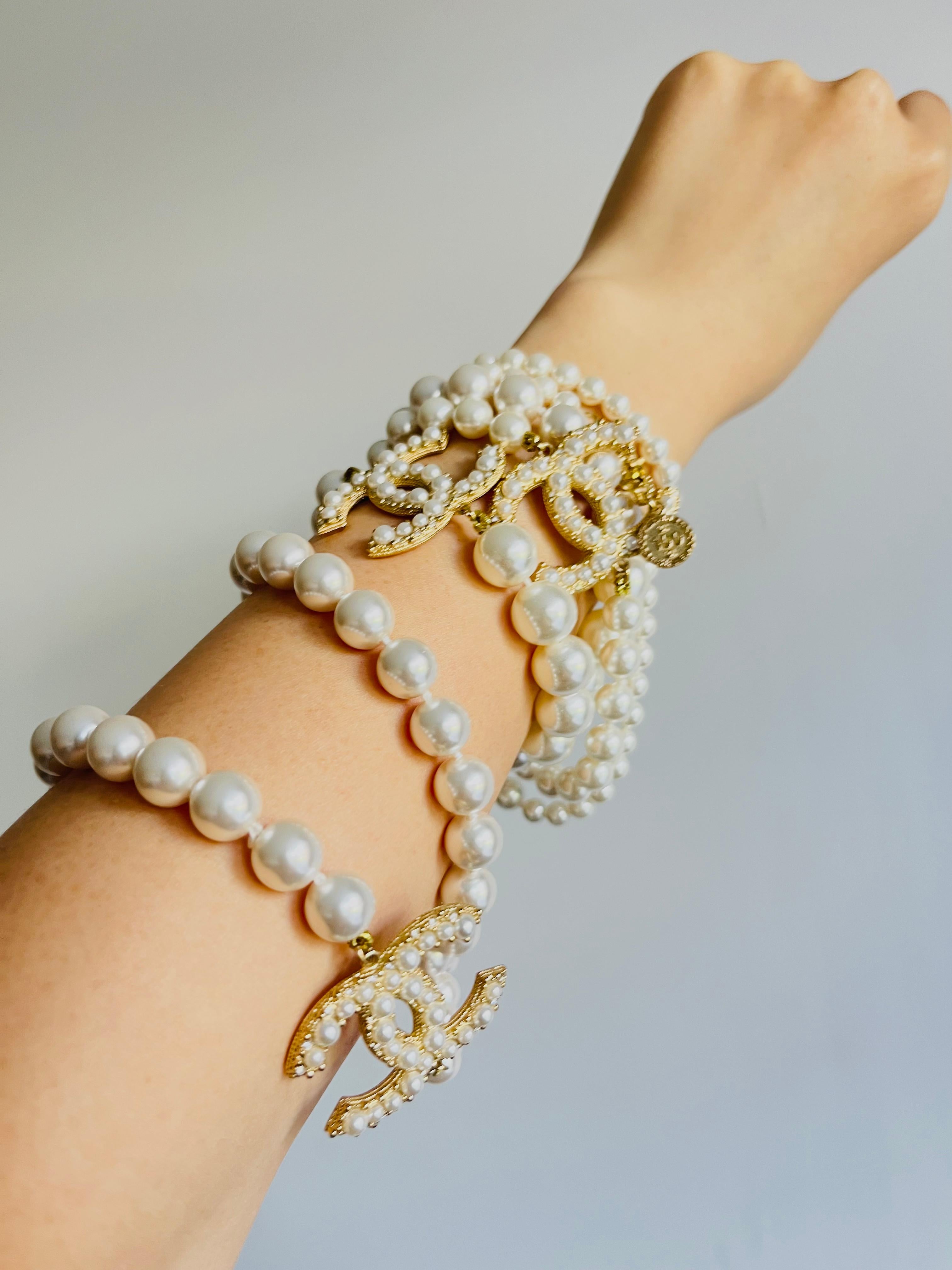 Chanel Vintage Extra Long Pearls Trio CC Logo Coco Strands Collana Versatile in vendita 9