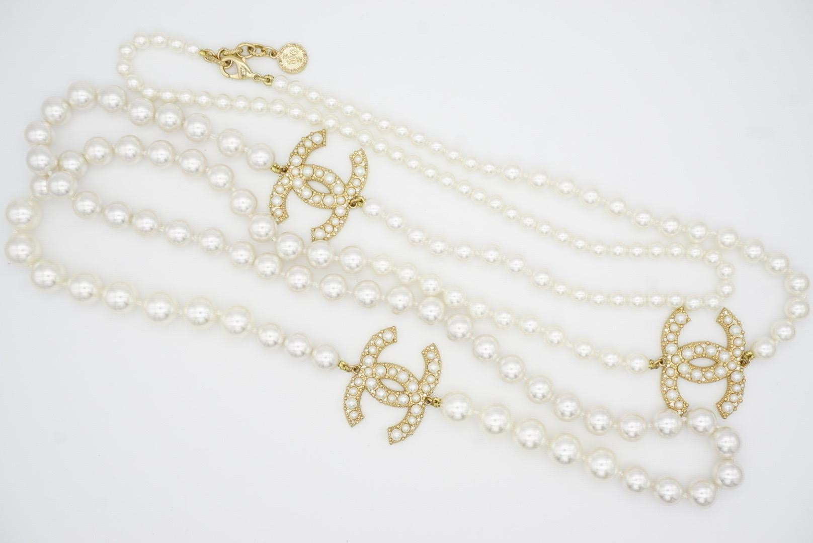 Chanel Vintage Extra Long Pearls Trio CC Logo Coco Strands Collana Versatile in vendita 10