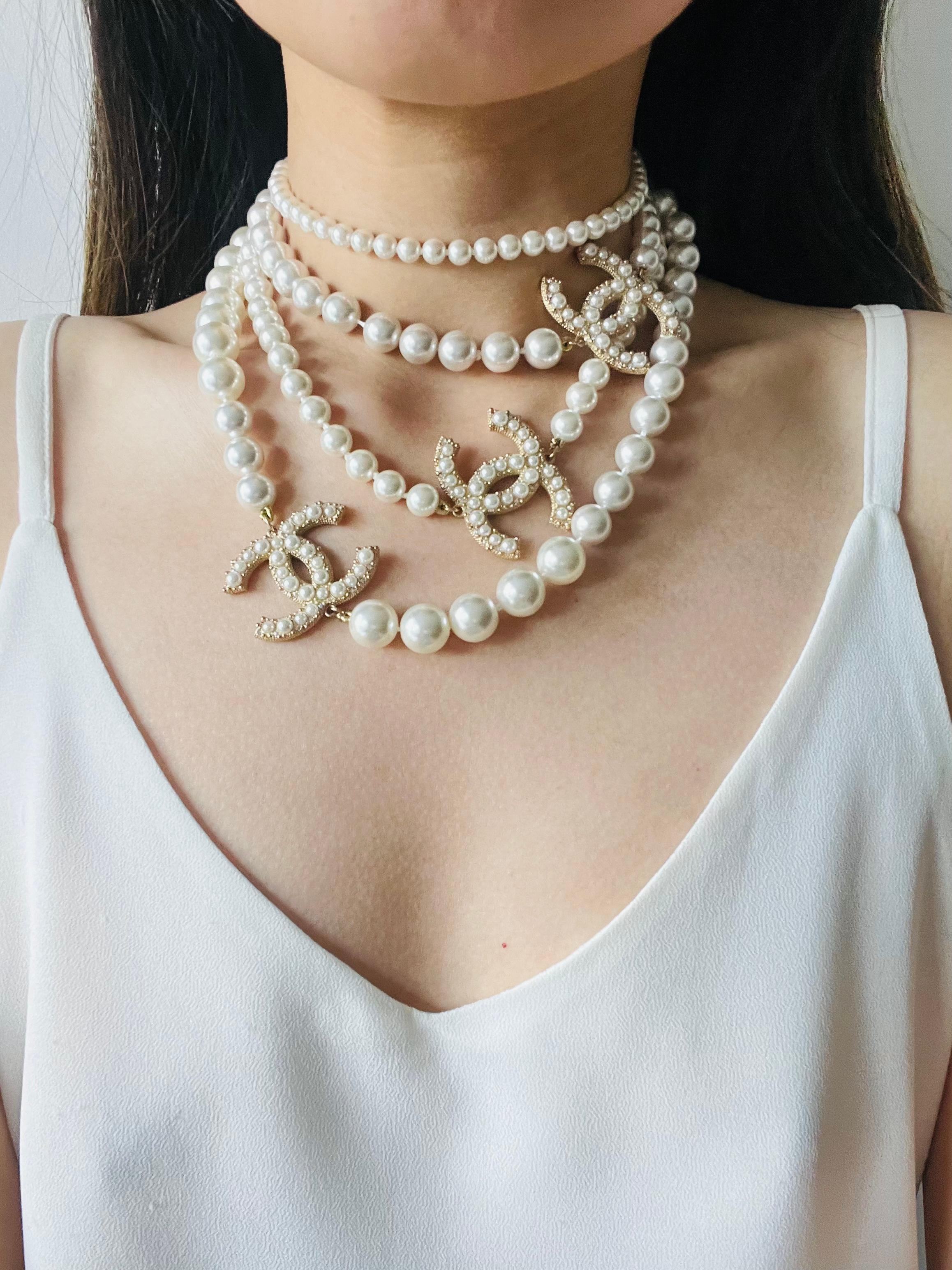 Chanel Vintage Extra Long Pearls Trio CC Logo Coco Strands Collana Versatile in vendita 4