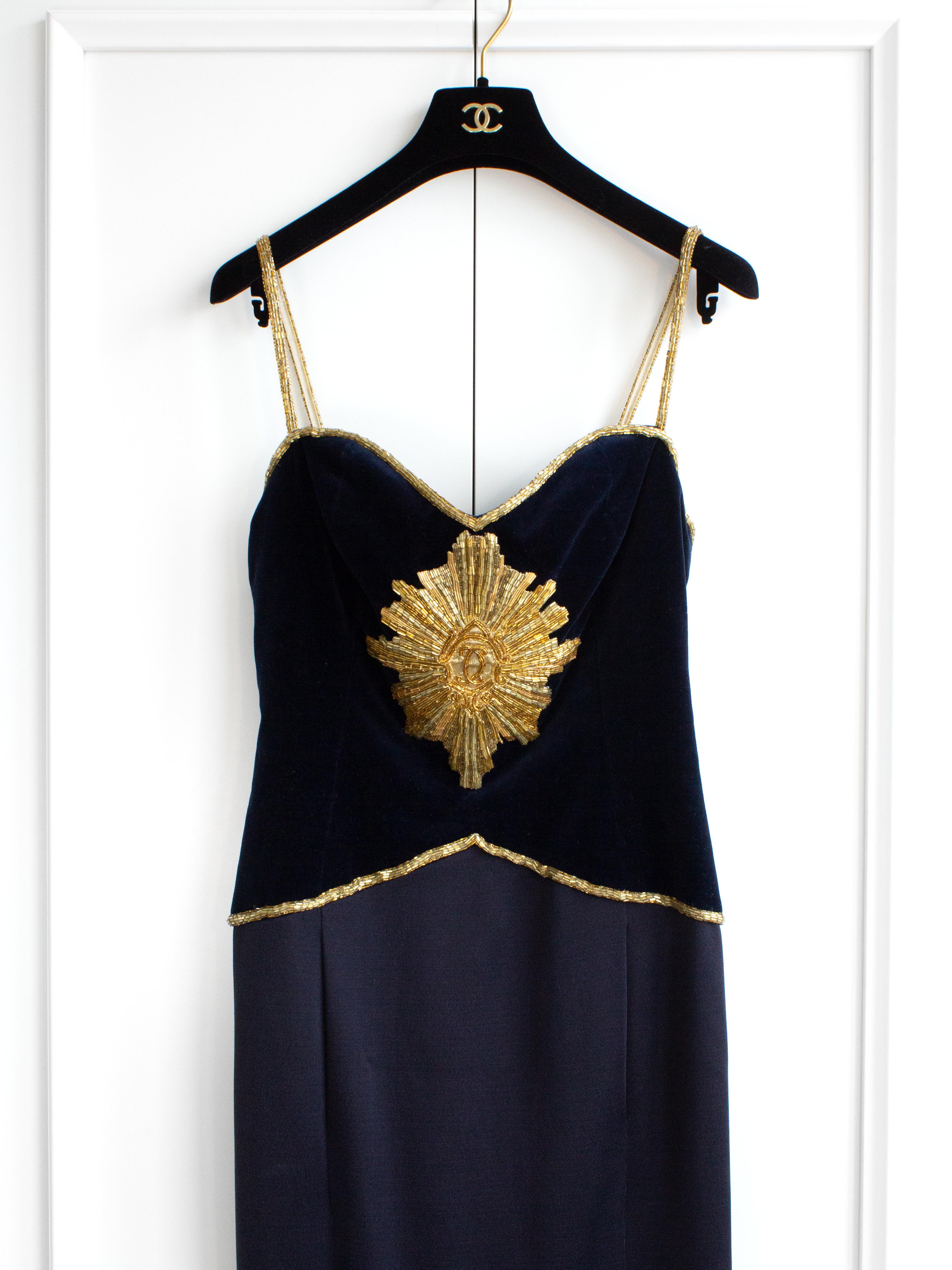 Chanel Vintage F/W 1985 Lesage Gold Sunburst Embellished Navy Blue Velvet Gown  In Excellent Condition For Sale In Jersey City, NJ