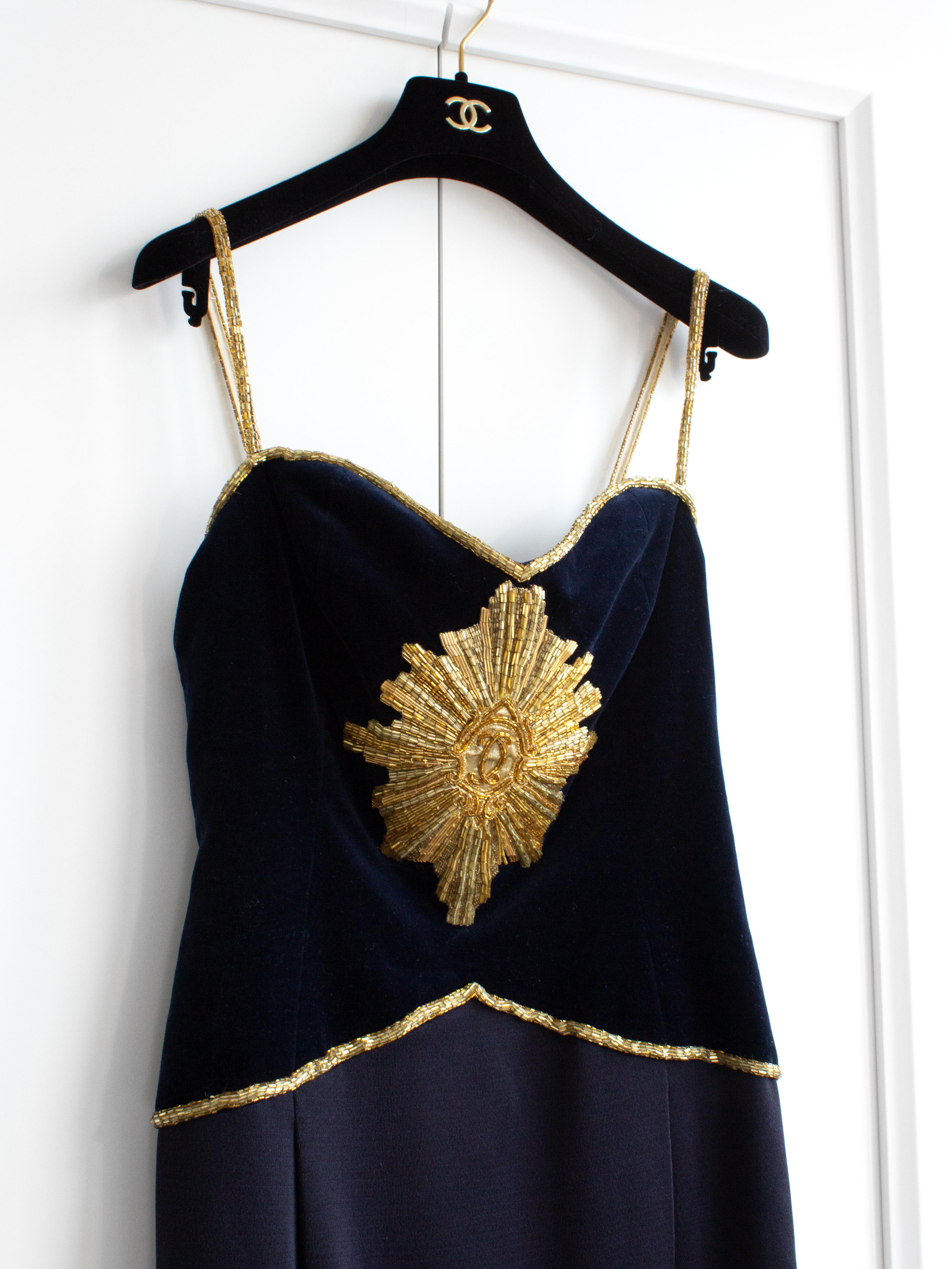 Chanel Vintage F/W 1985 Lesage Gold Sunburst Embellished Navy Blue Velvet Gown  For Sale 1