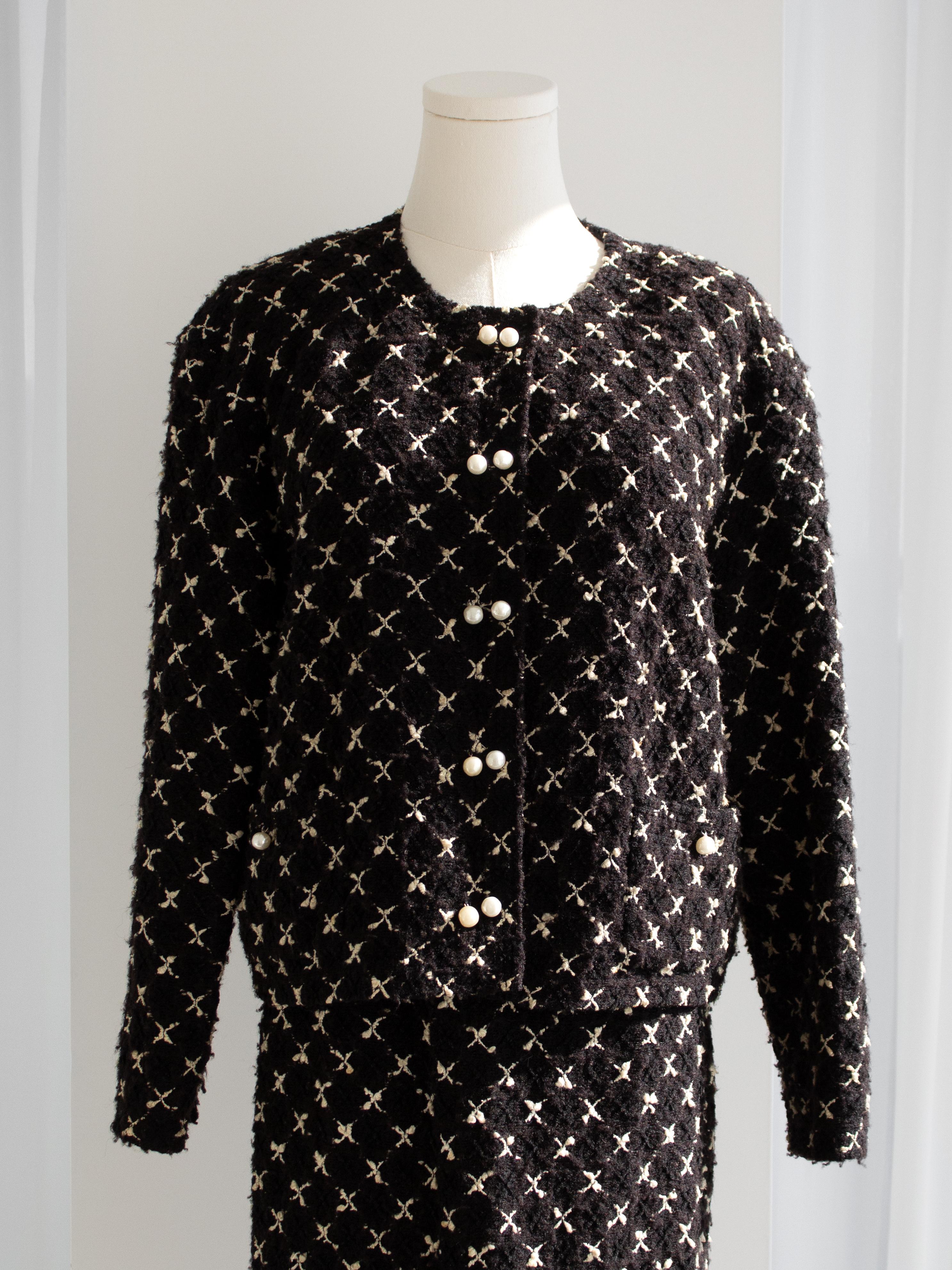 Chanel Vintage F/W 1987 Karl Black White Pearl X Tweed Jacket Skirt Suit For Sale 2