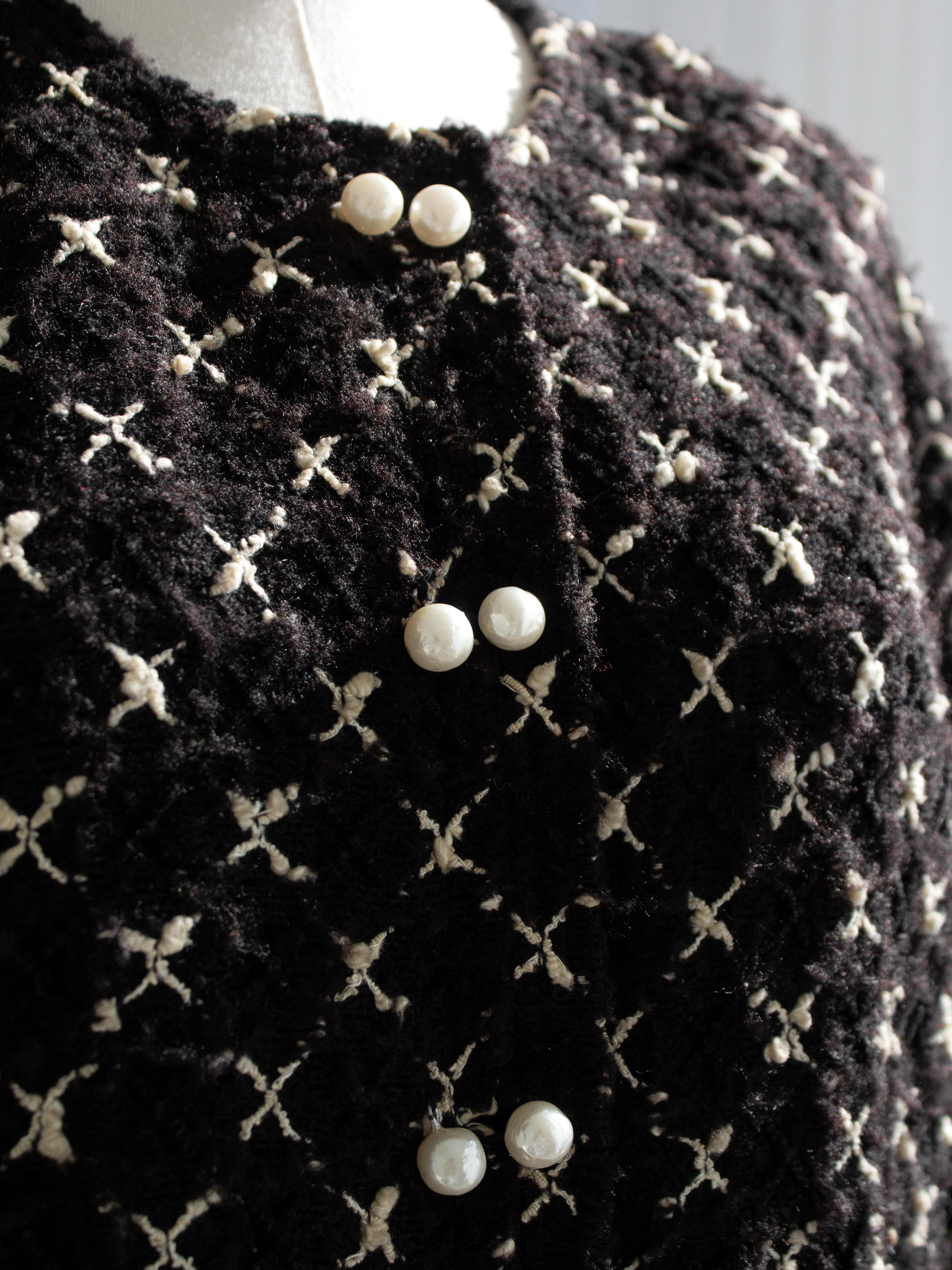 Chanel Vintage F/W 1987 Karl Black White Pearl X Tweed Jacket Skirt Suit For Sale 3