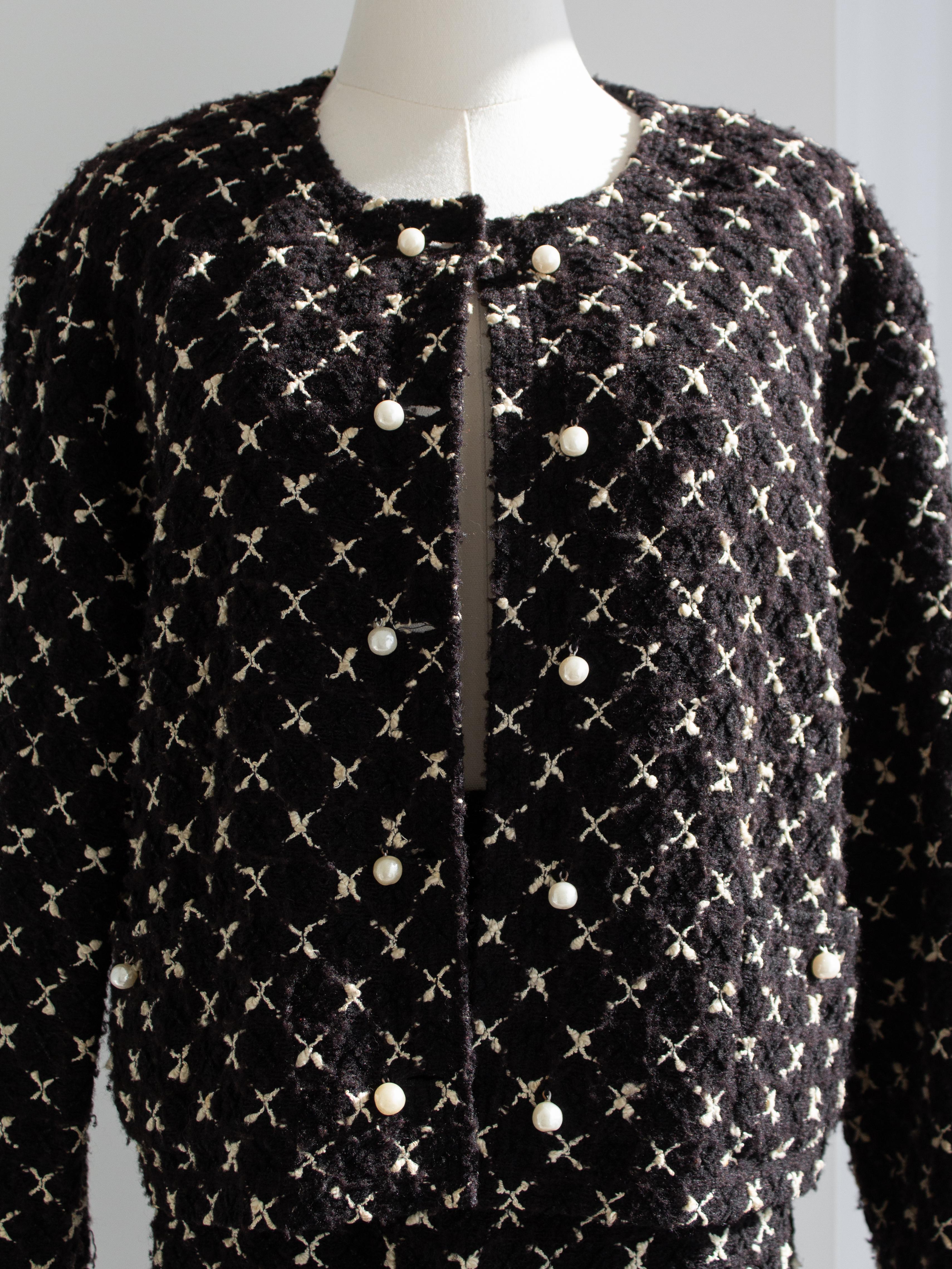 Chanel Vintage F/W 1987 Karl Black White Pearl X Tweed Jacket Skirt Suit For Sale 4