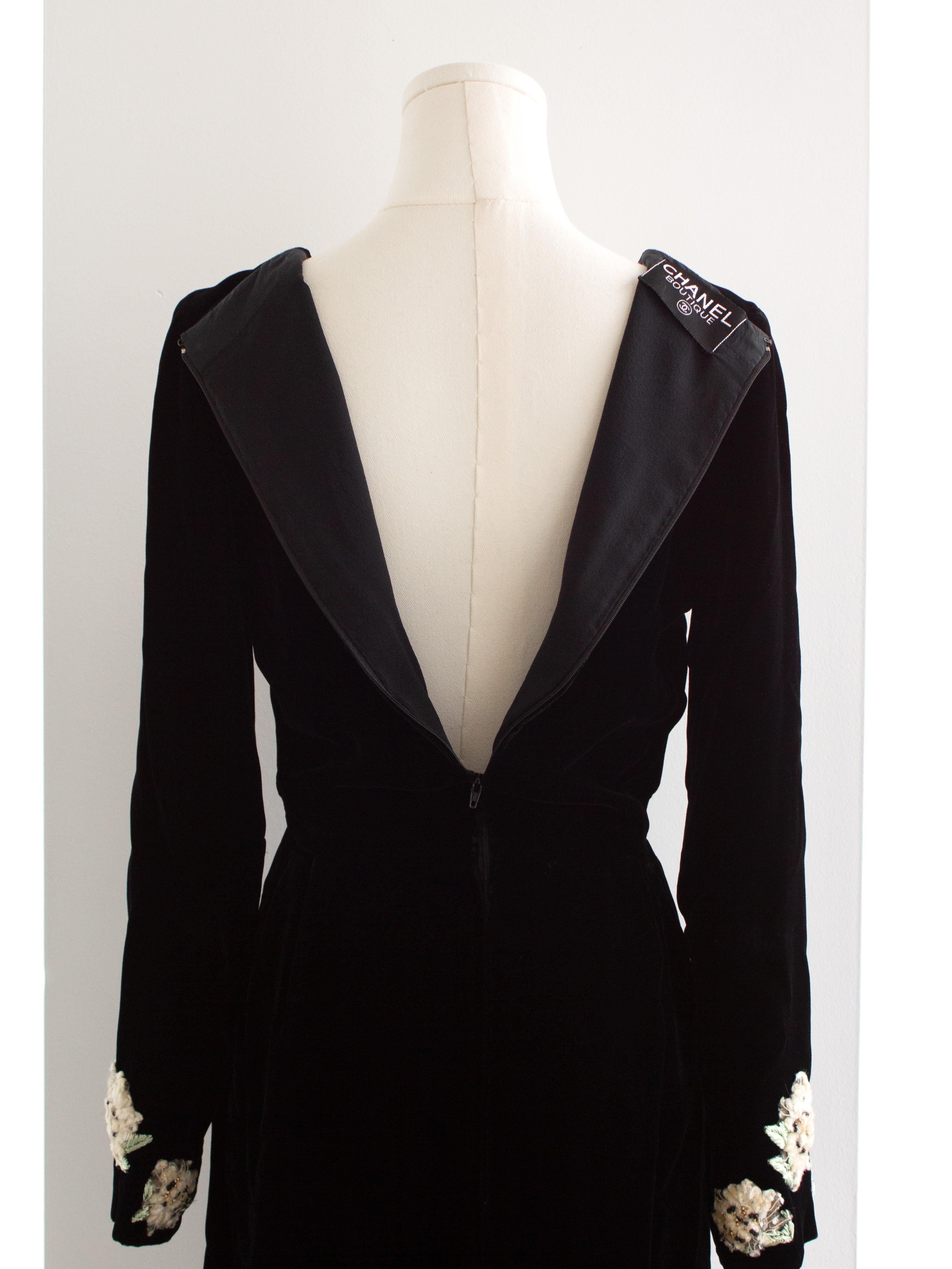 Chanel Vintage F/W 1988 Black Velvet Edelweiss Flower Embroidered Mini Dress For Sale 10