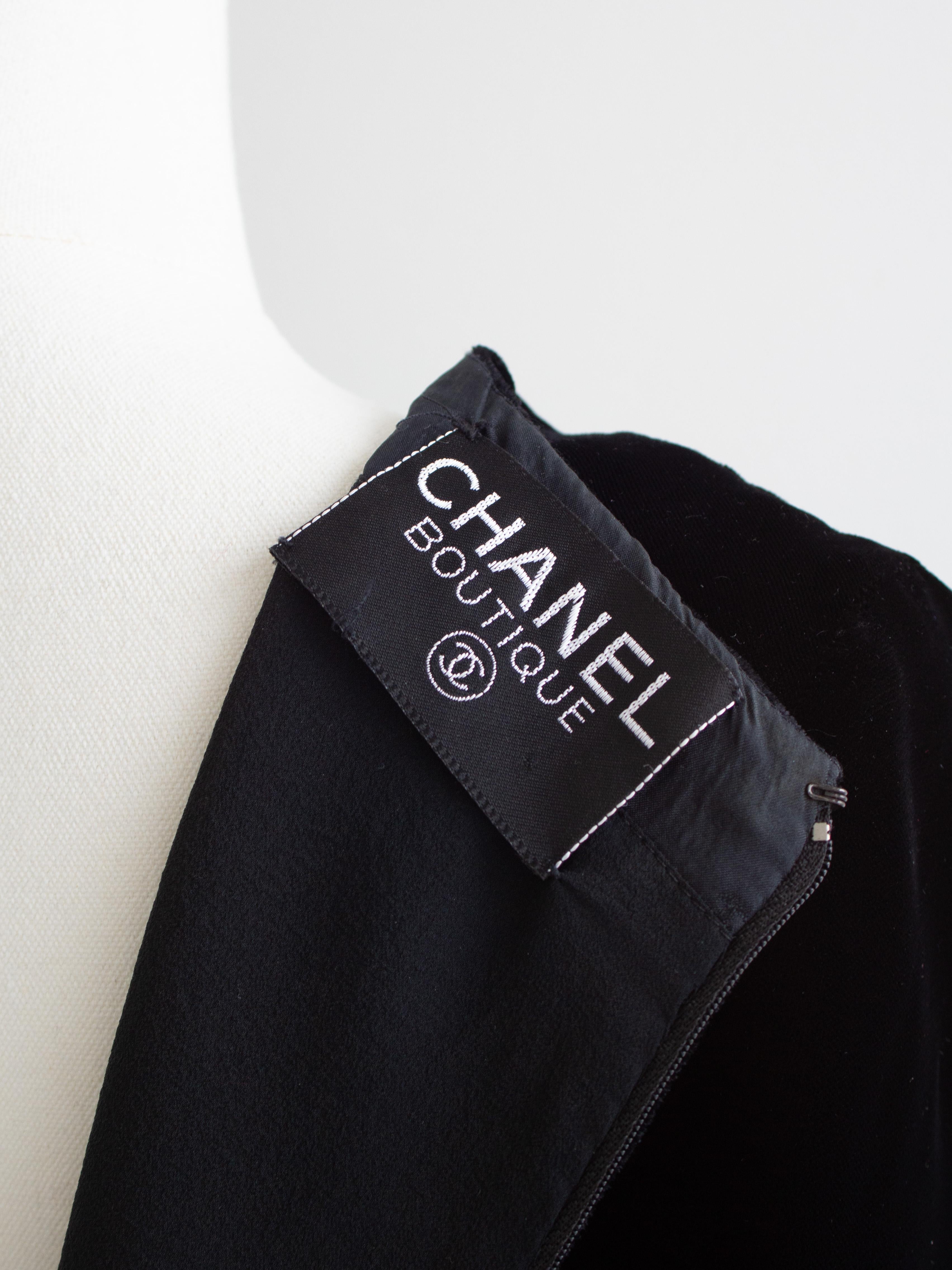 Chanel Vintage F/W 1988 Black Velvet Edelweiss Flower Embroidered Mini Dress For Sale 11