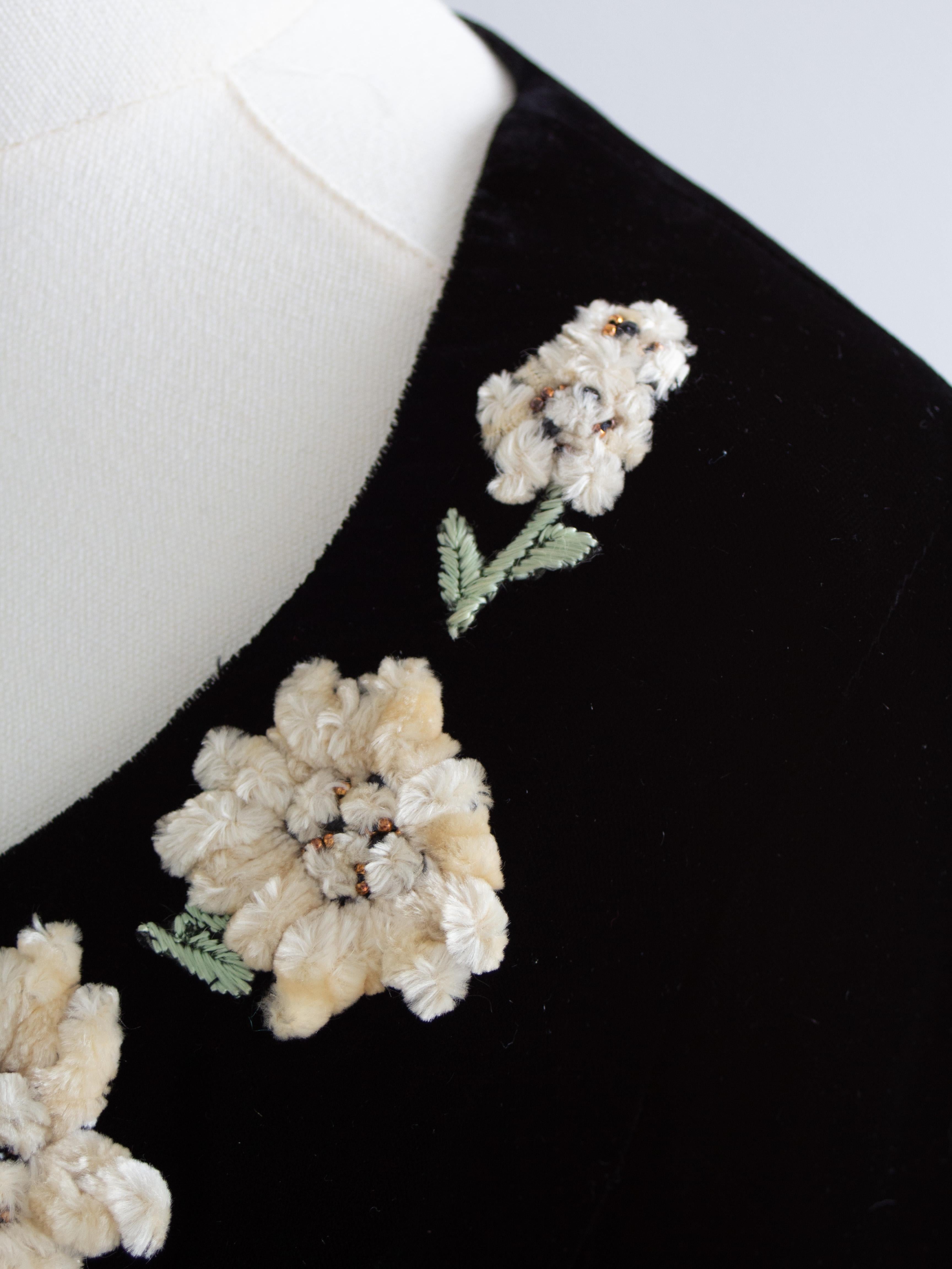 Chanel Vintage F/W 1988 black Velvet Edelweiss Flower Embroidered Scoop Neck Top For Sale 6