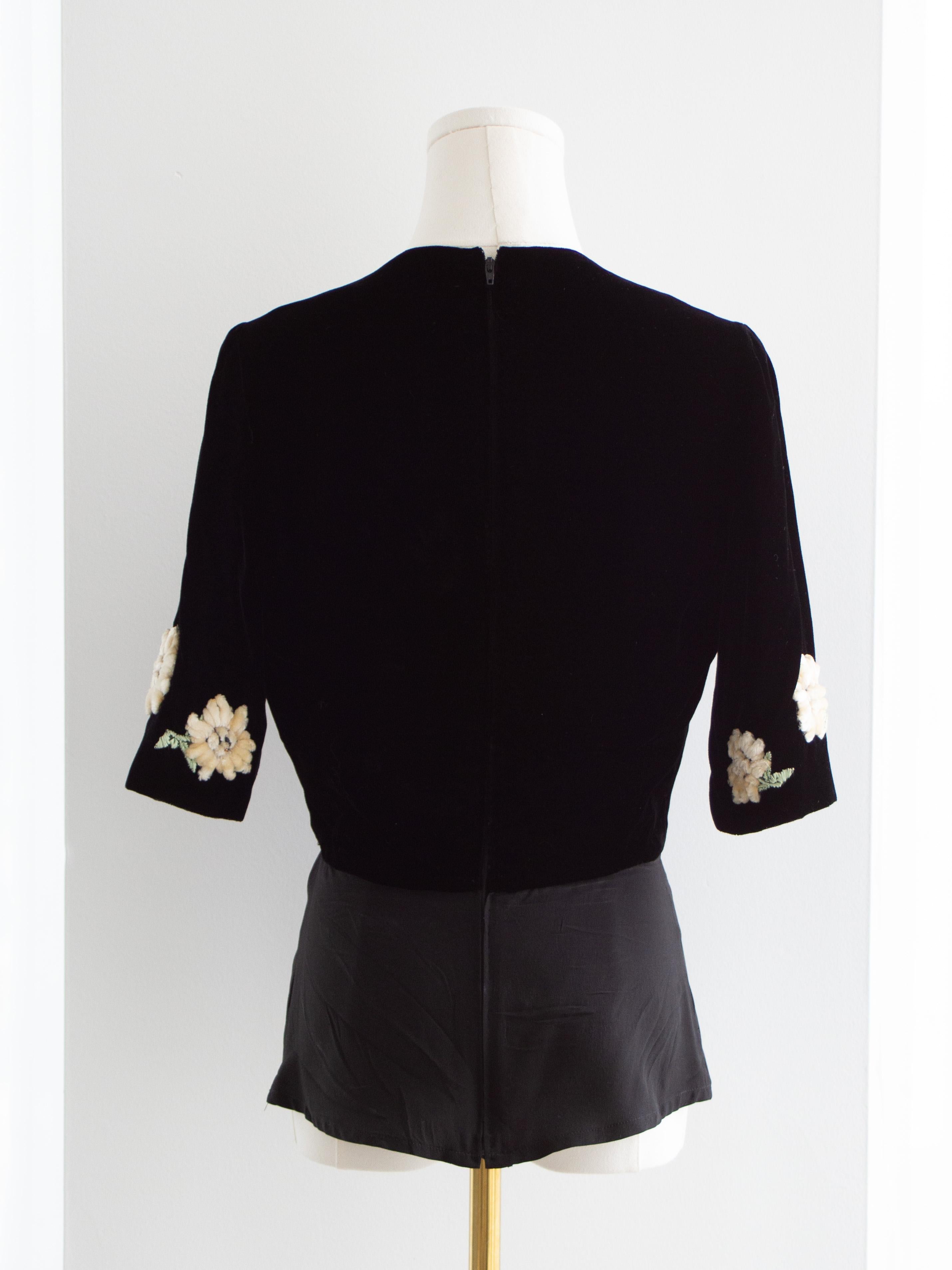 Chanel Vintage F/W 1988 black Velvet Edelweiss Flower Embroidered Scoop Neck Top For Sale 7