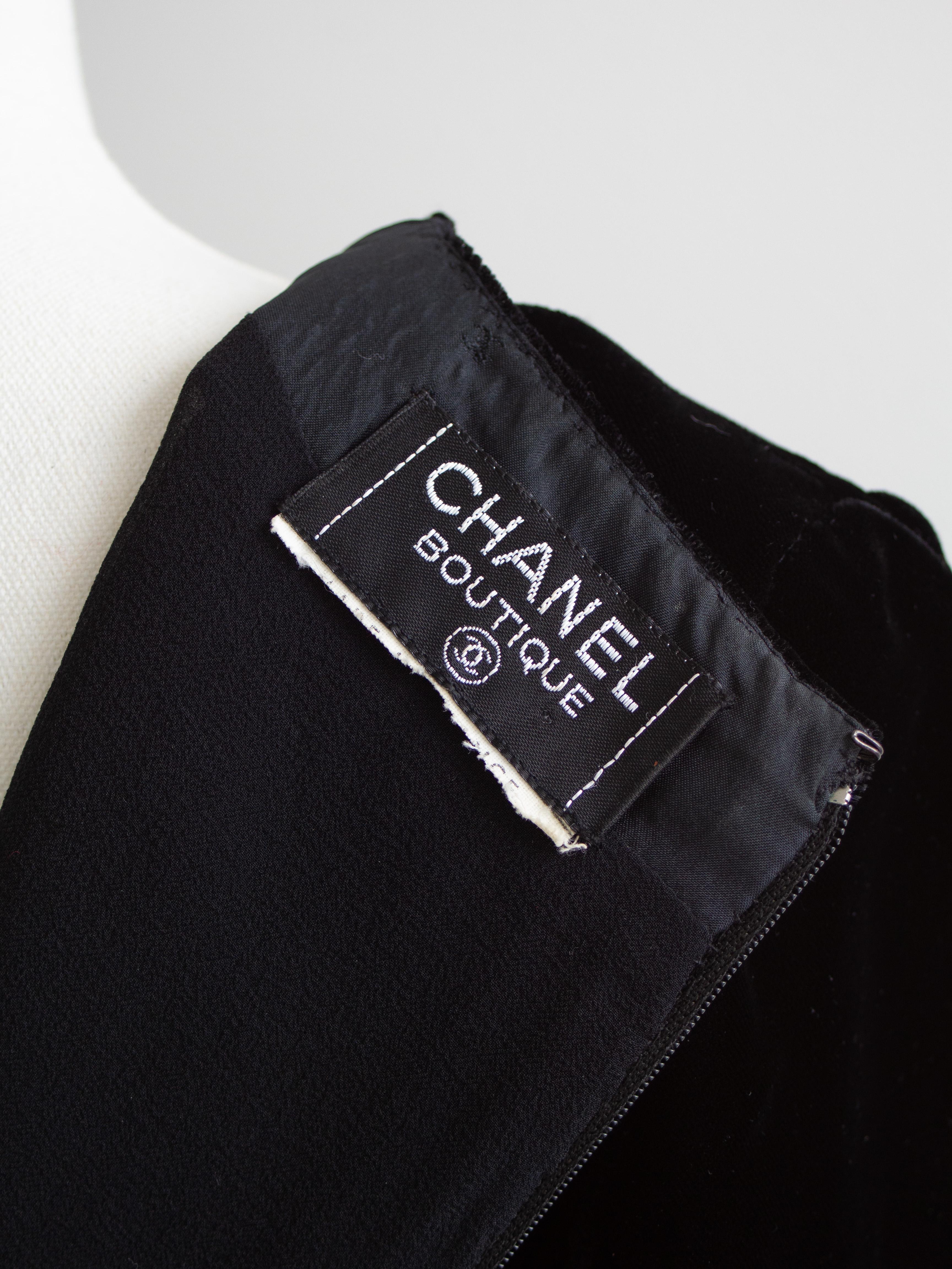Chanel Vintage F/W 1988 black Velvet Edelweiss Flower Embroidered Scoop Neck Top For Sale 10
