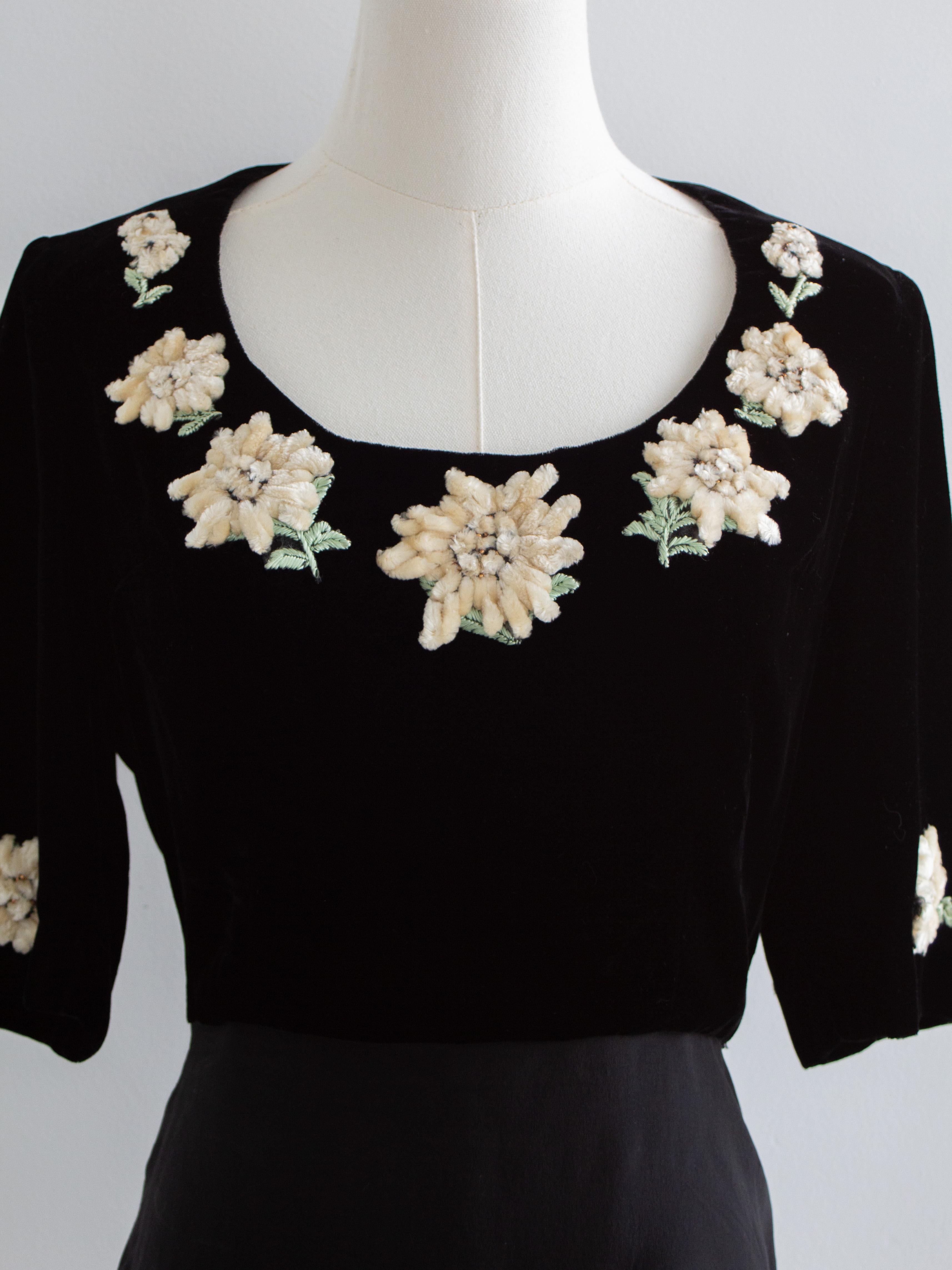 Women's Chanel Vintage F/W 1988 black Velvet Edelweiss Flower Embroidered Scoop Neck Top For Sale