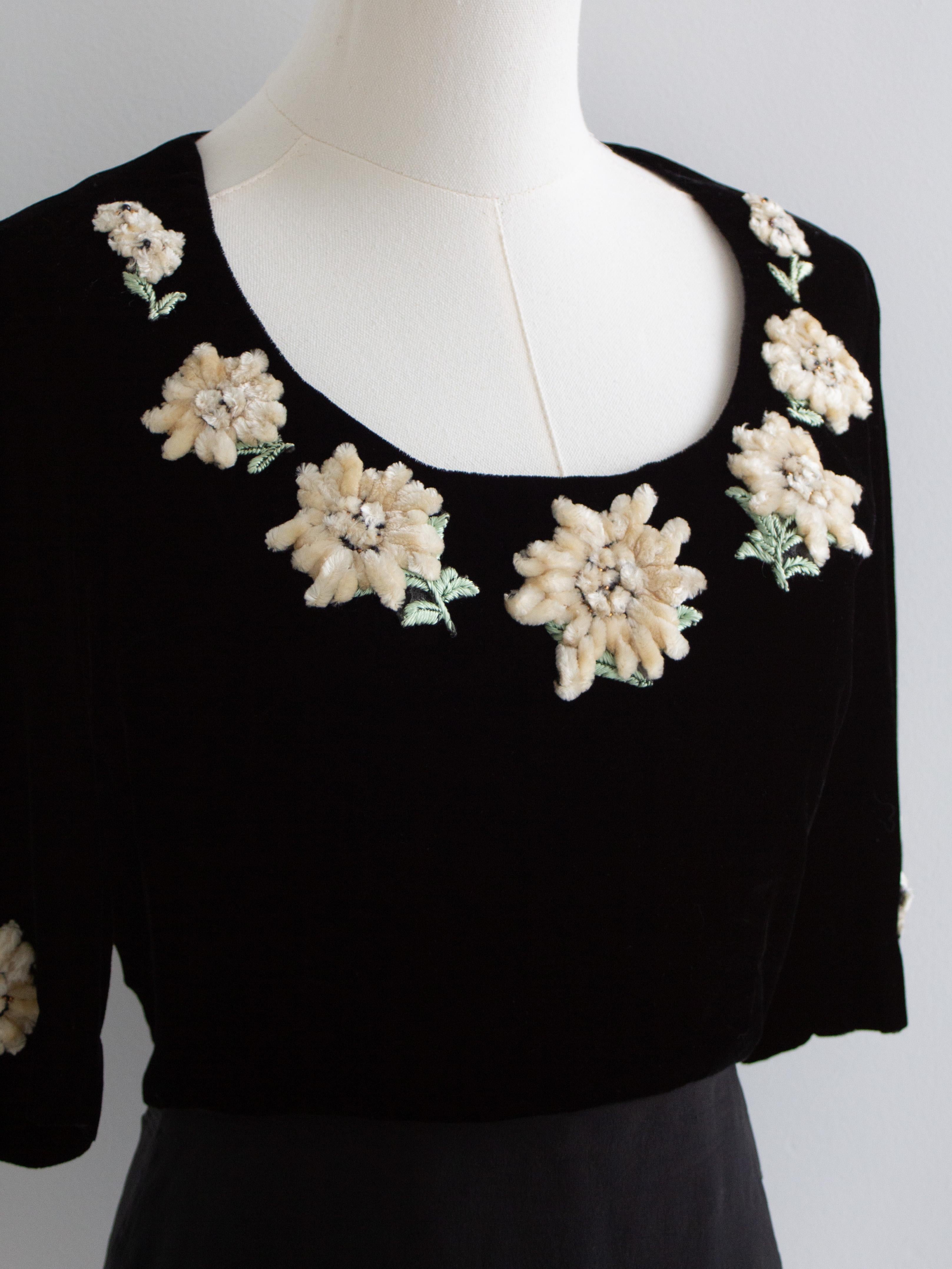 Chanel Vintage F/W 1988 black Velvet Edelweiss Flower Embroidered Scoop Neck Top For Sale 2