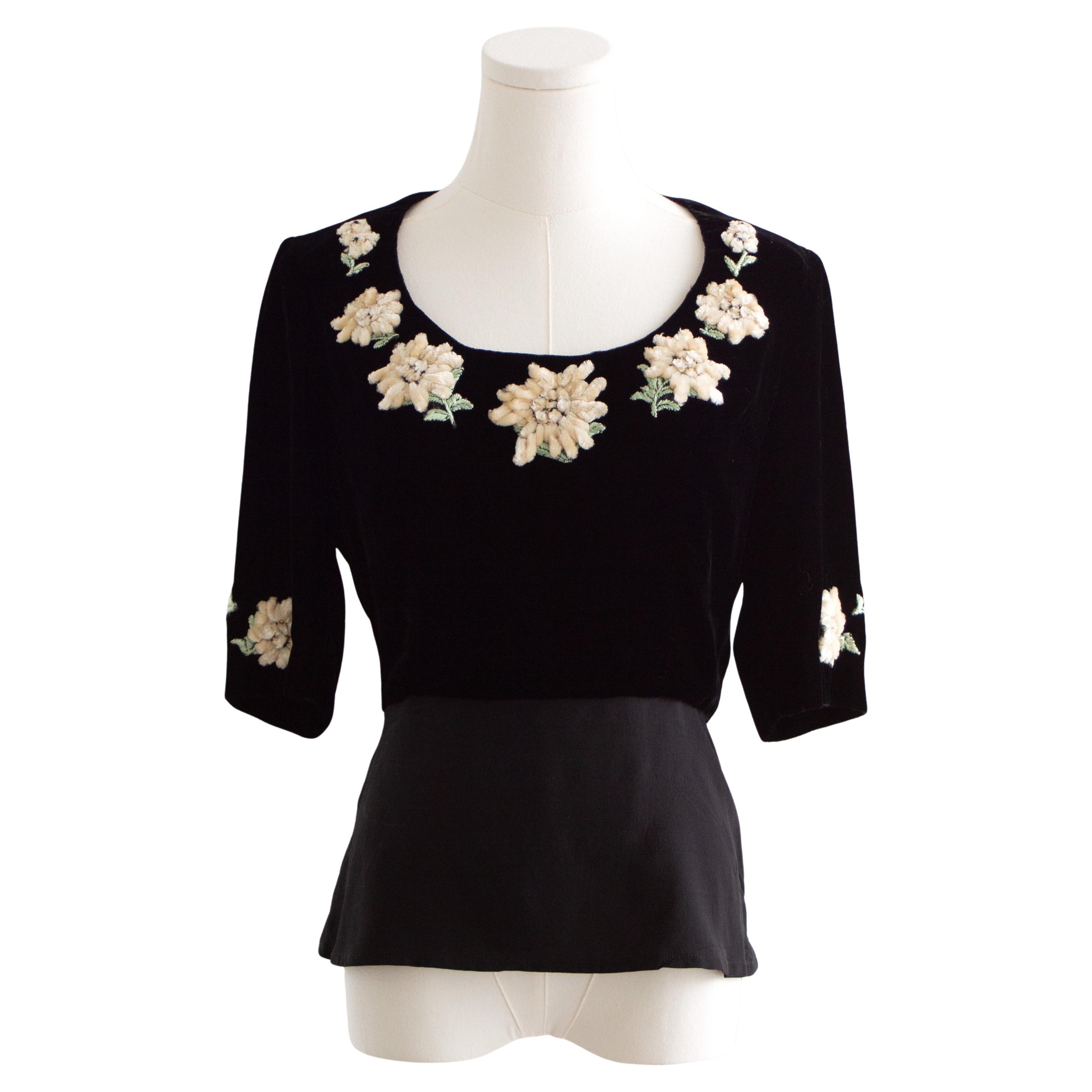 Chanel Vintage F/W 1988 black Velvet Edelweiss Flower Embroidered Scoop Neck Top For Sale