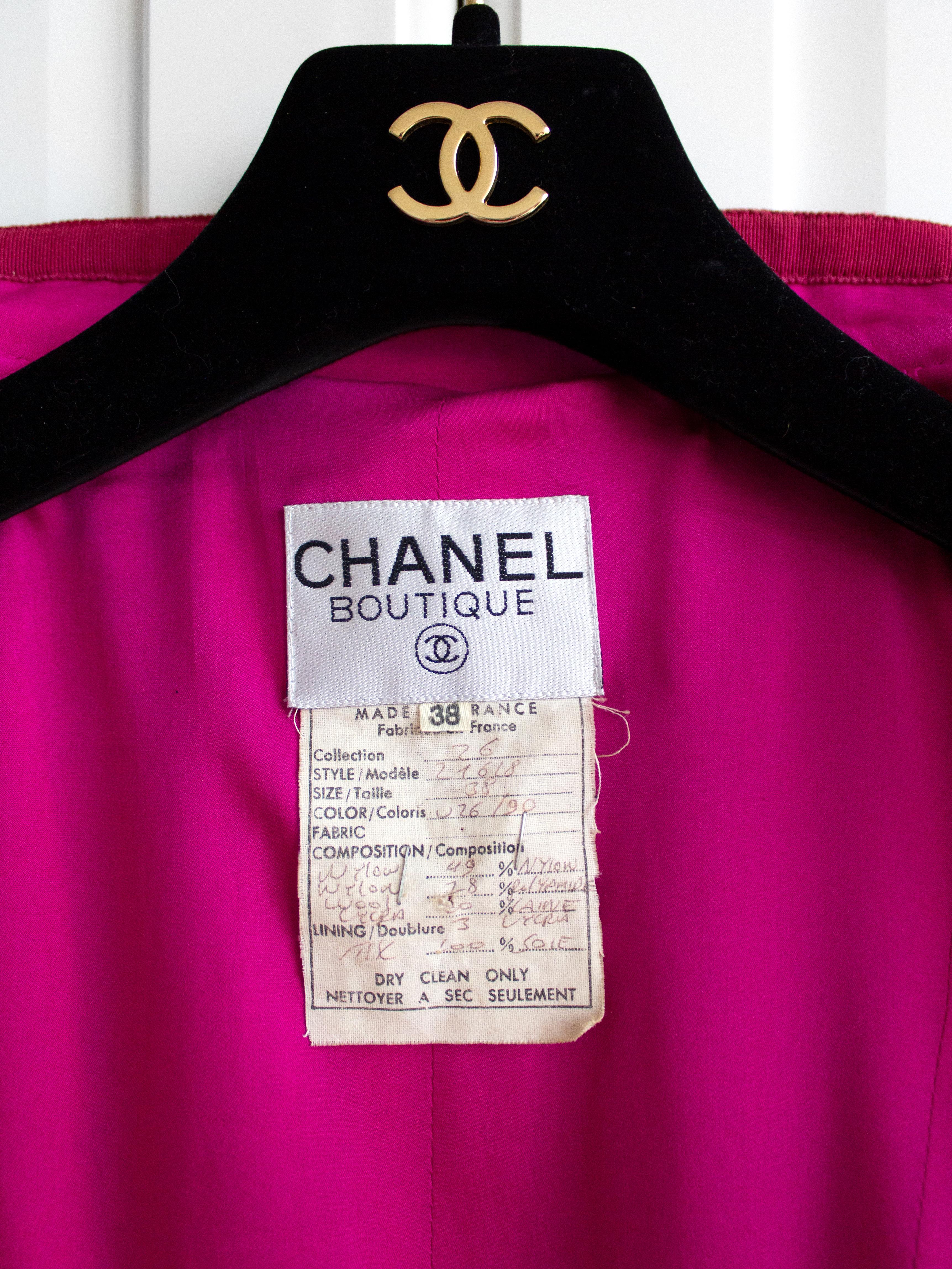 Chanel Vintage F/W 1991 Fuchsia Pink Gold CC Shimmer Houndstooth Tweed Jacket In Good Condition In Jersey City, NJ