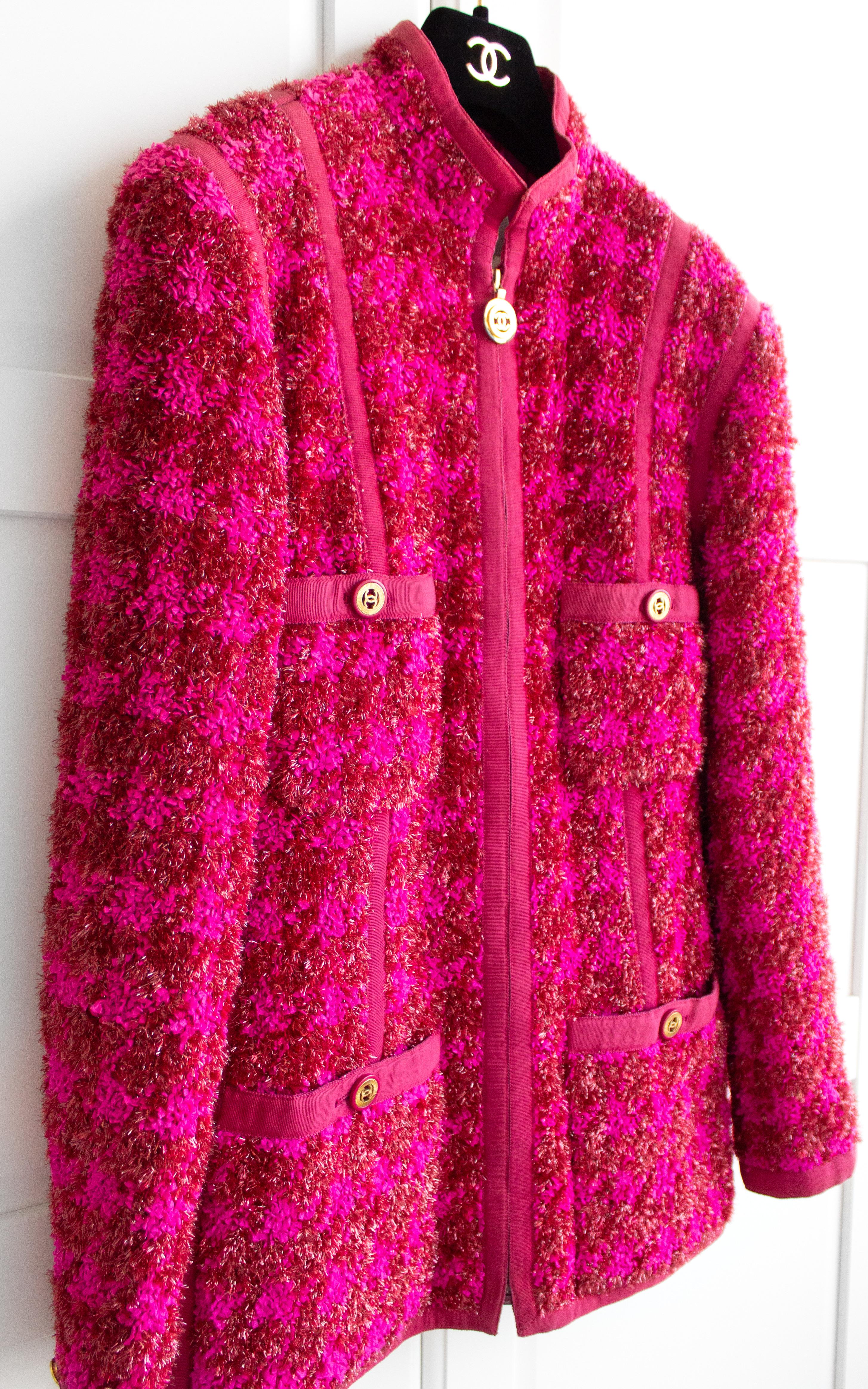 Women's Chanel Vintage F/W 1991 Fuchsia Pink Gold CC Shimmer Houndstooth Tweed Jacket
