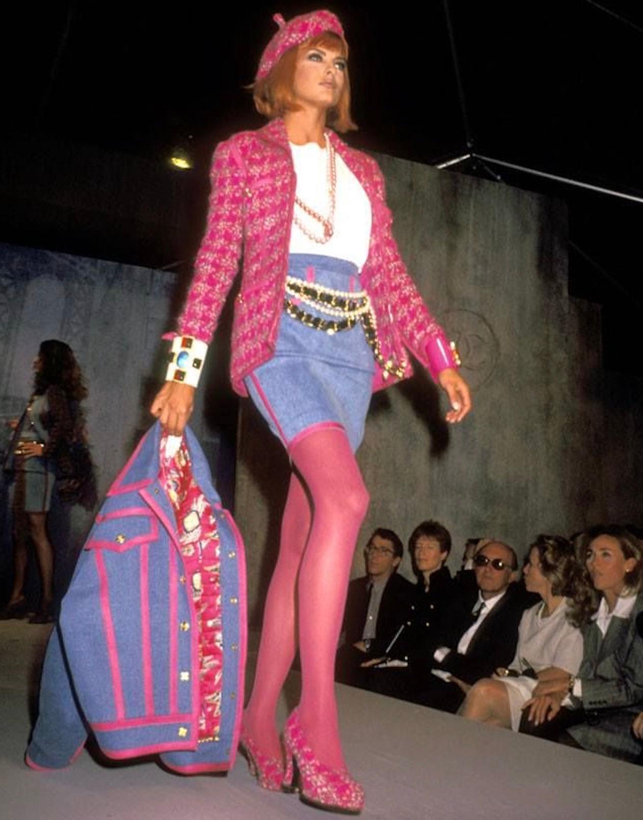 Donna Chanel Vintage A/I 1991 Hip-Hop Rosa Tweed CC Gonna Denim Giacca Completo in vendita