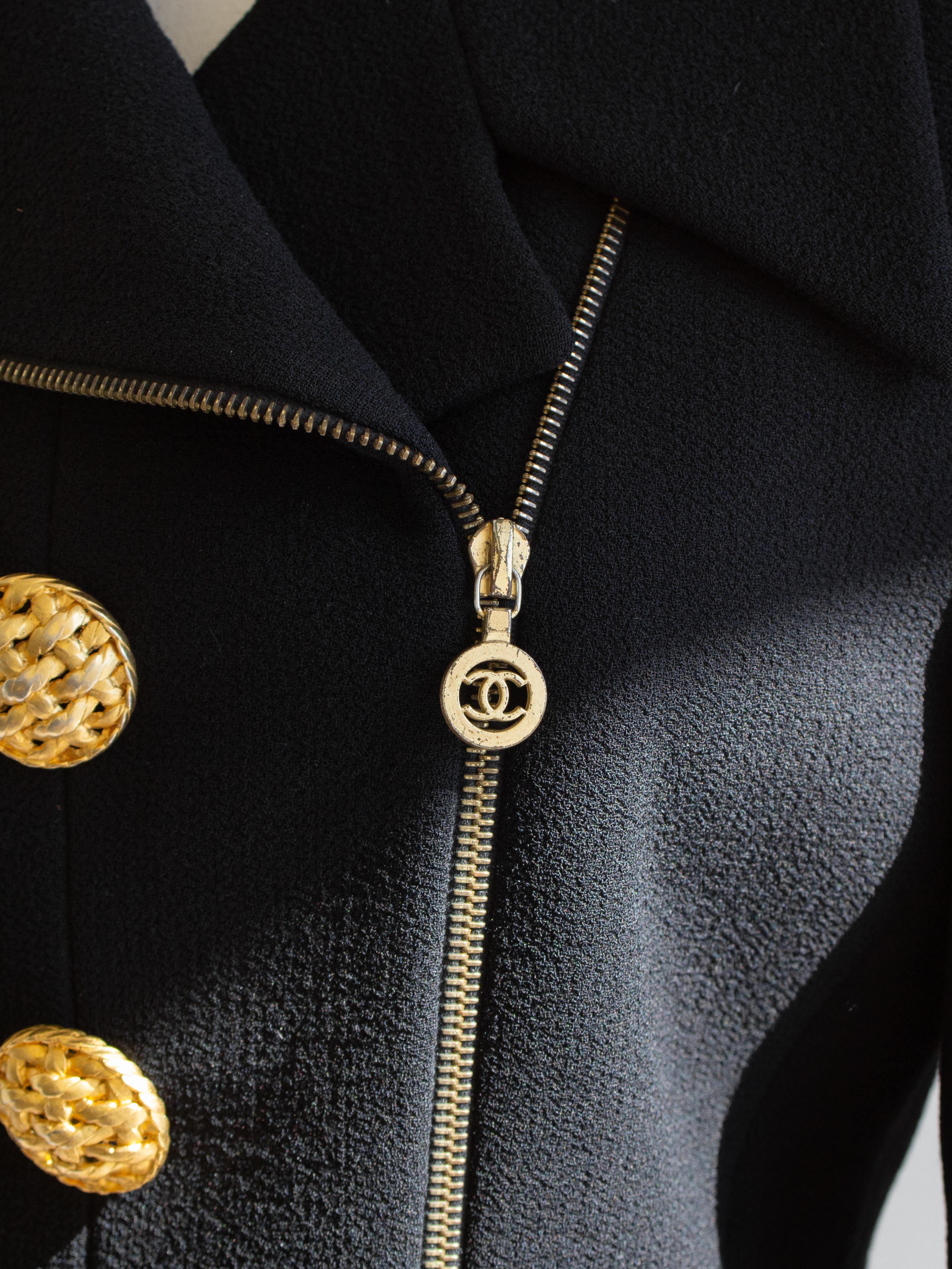 Chanel Vintage F/W 1992 Black Gold Zip Tweed Jacket For Sale 6
