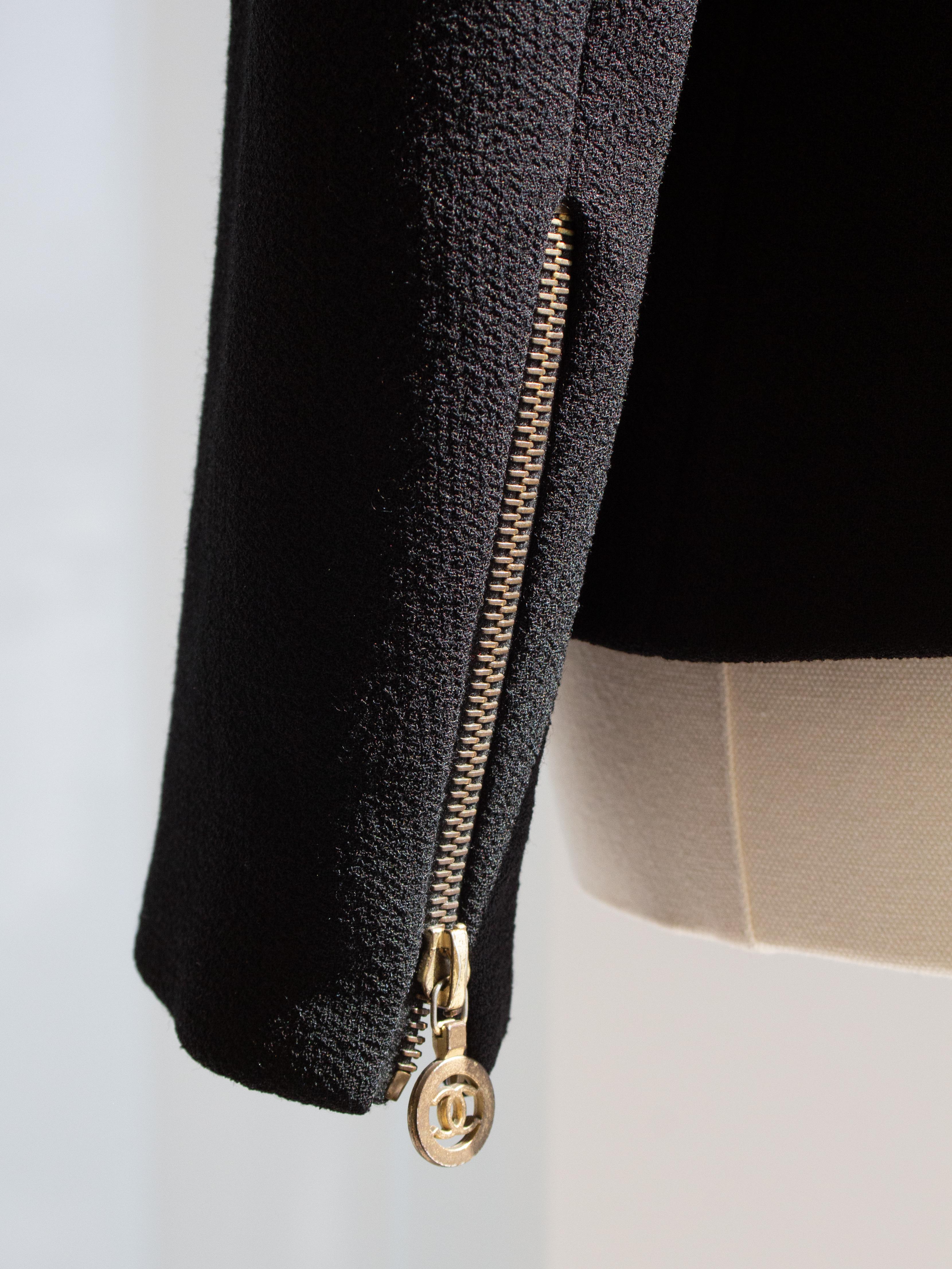 Chanel Vintage F/W 1992 Black Gold Zip Tweed Jacket For Sale 7