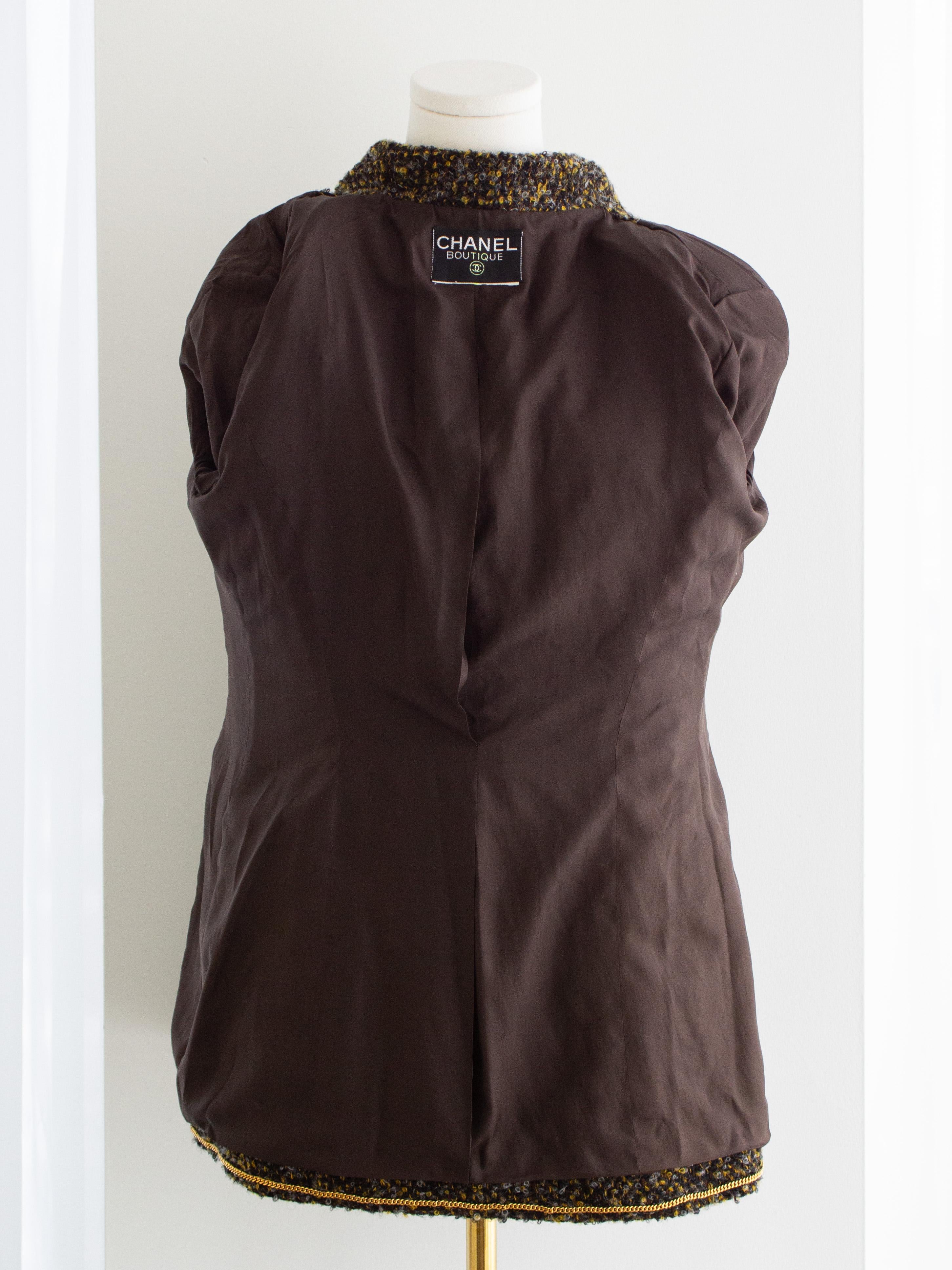 Chanel Vintage F/W 1992 English Tweed Suede Grey Brown CC Gold Runway Jacket For Sale 7