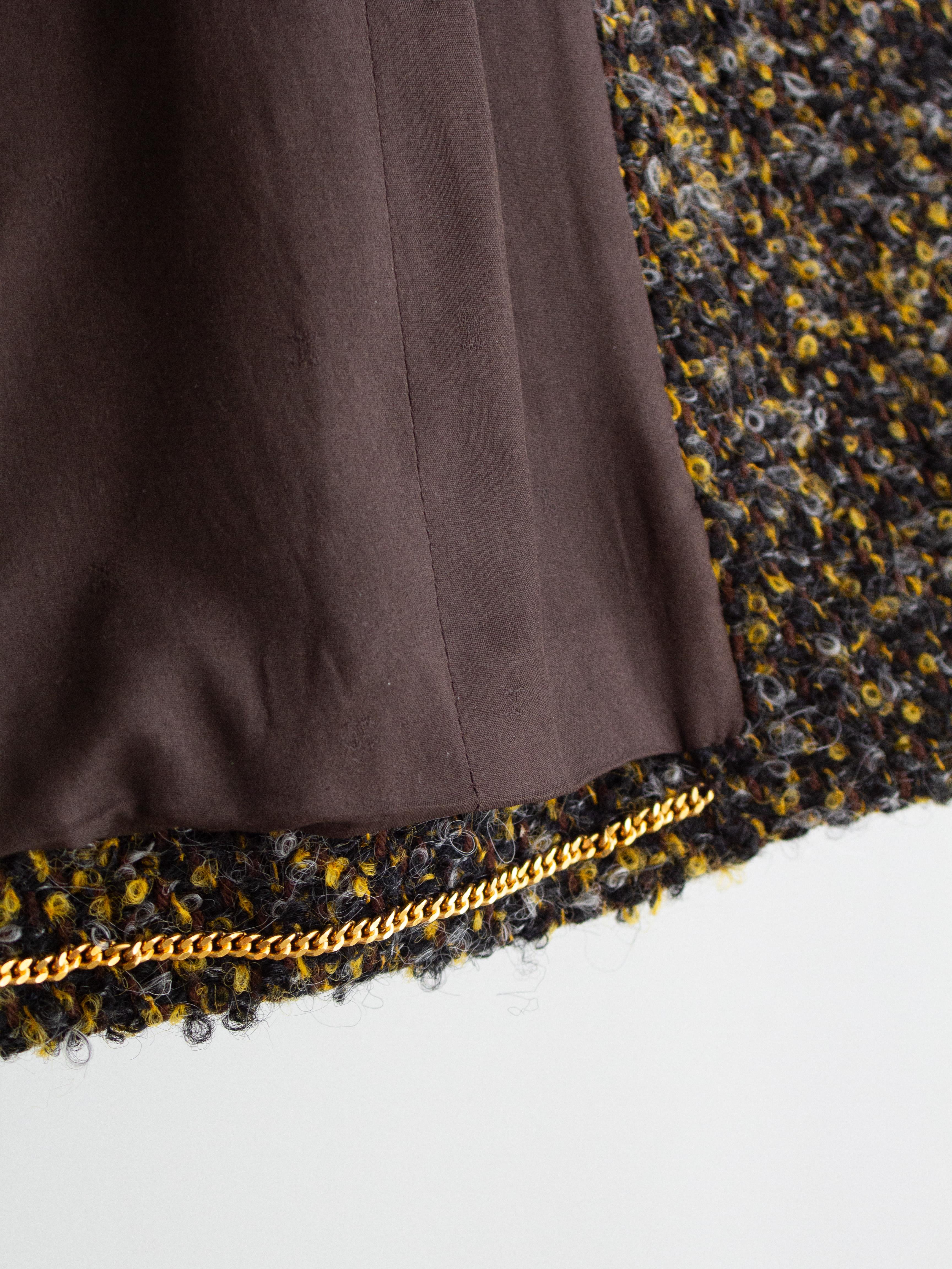 Chanel Vintage F/W 1992 English Tweed Suede Grey Brown CC Gold Runway Jacket For Sale 9