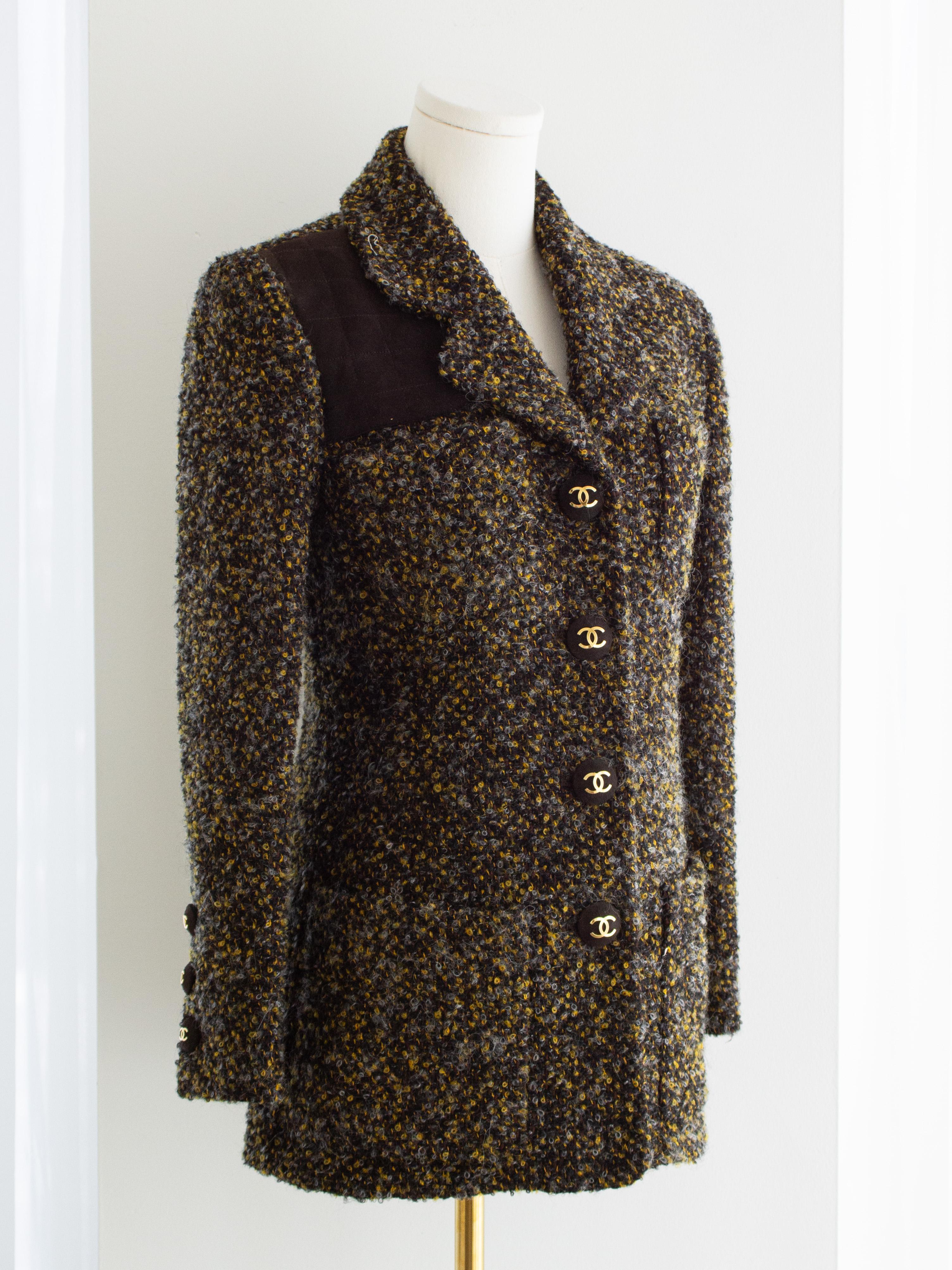 Chanel Vintage F/W 1992 English Tweed Suede Grey Brown CC Gold Runway Jacket For Sale 2