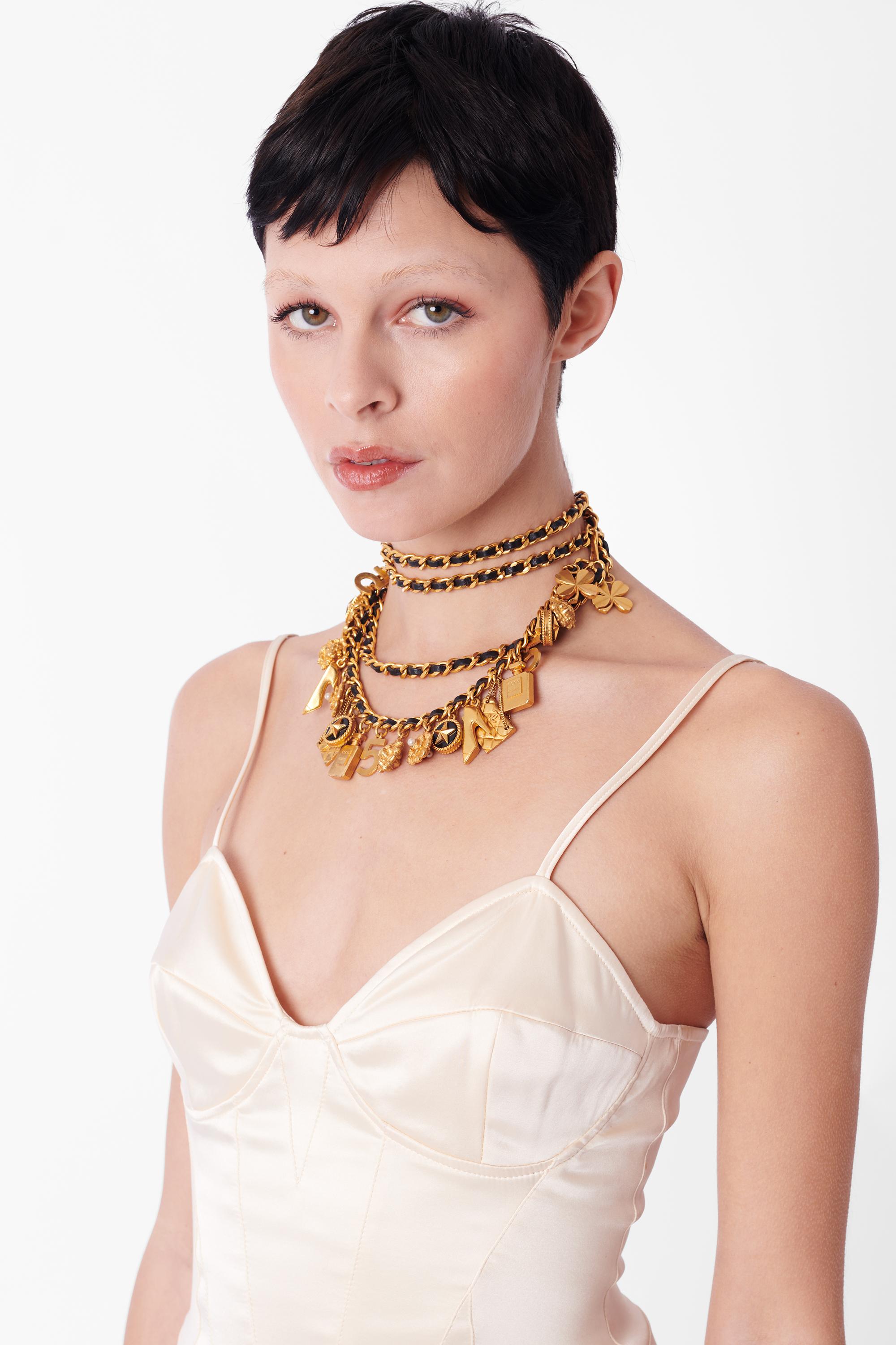 Chanel Vintage H/W 1993/94 Lucky Charms Kettengürtel im Angebot 2
