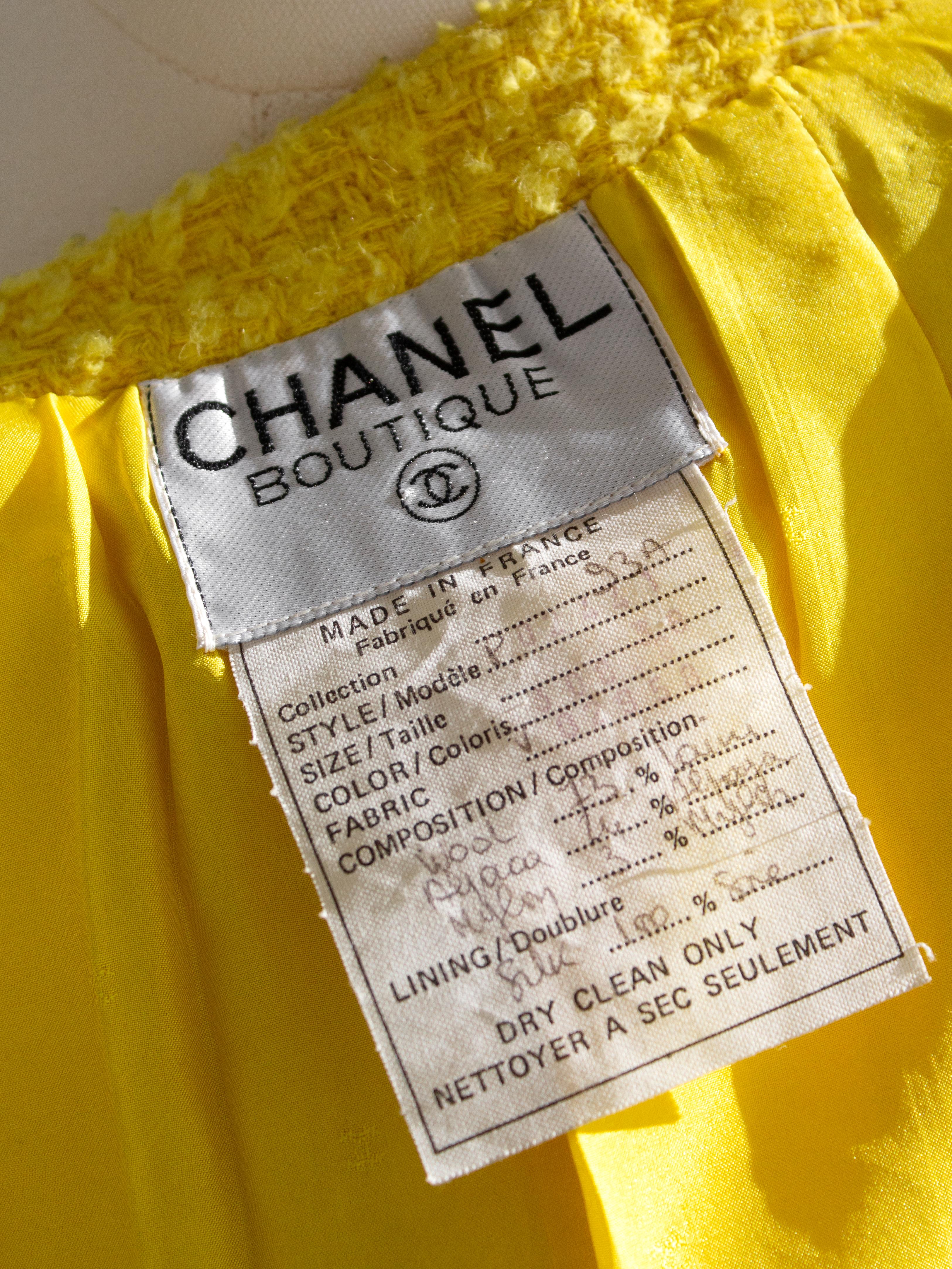 Chanel Vintage F/W 1993 Yellow Black Velvet CC 93A Tweed Jacket Skirt Suit For Sale 11