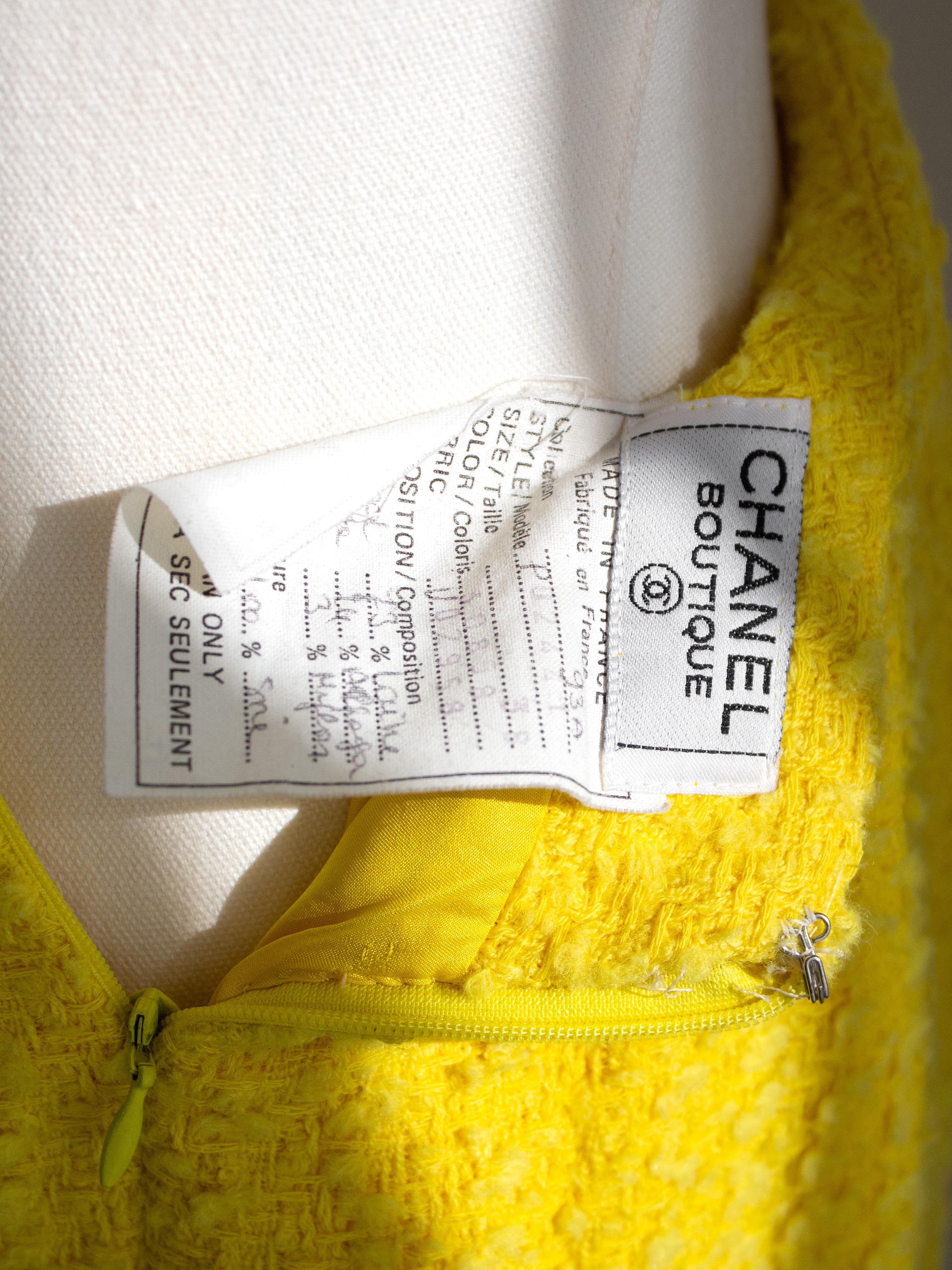 Chanel Vintage F/W 1993 Yellow Black Velvet CC 93A Tweed Jacket Skirt Suit For Sale 13