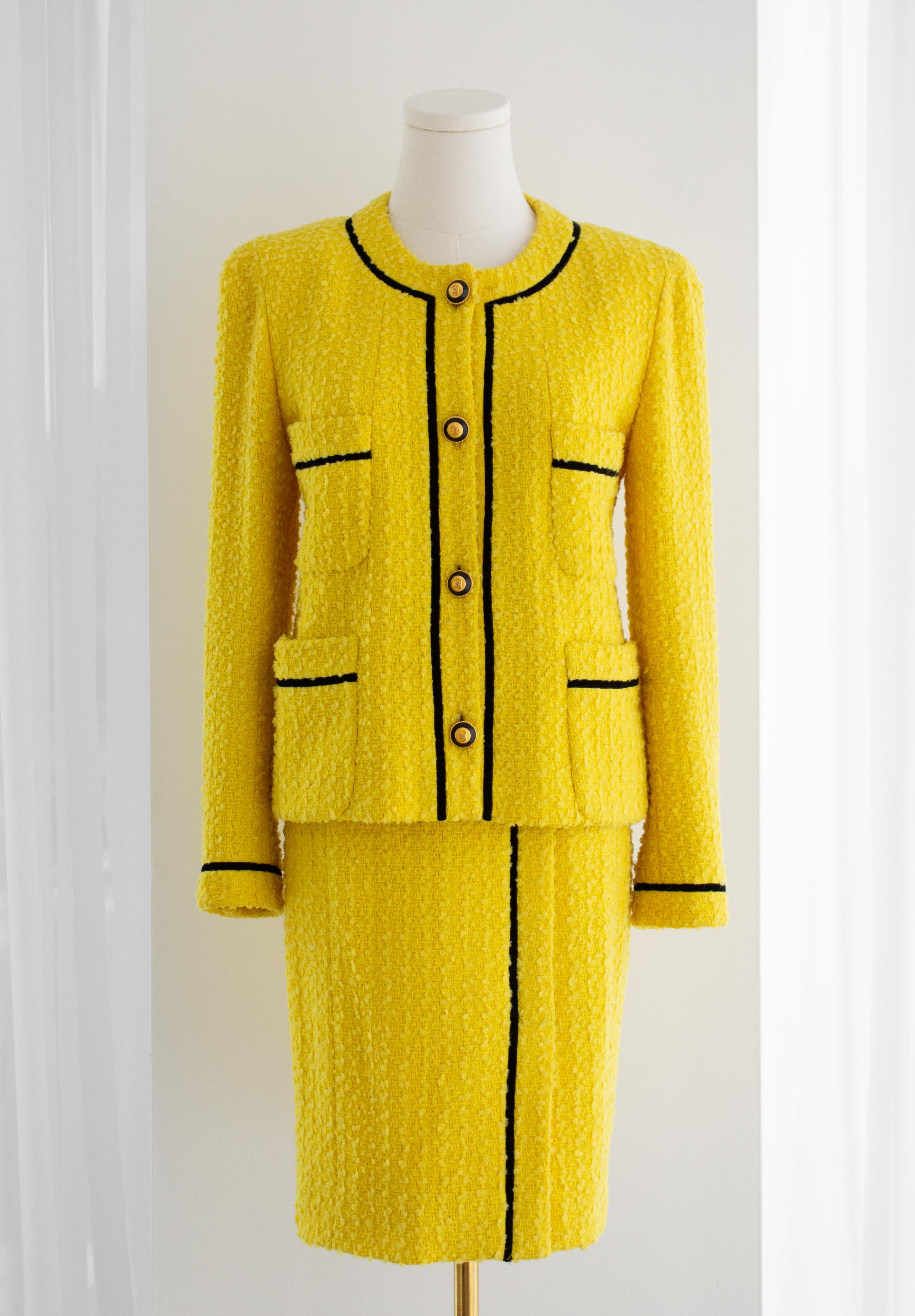 Chanel Vintage F/W 1993 Yellow Black Velvet CC 93A Tweed Jacket Skirt Suit For Sale 1