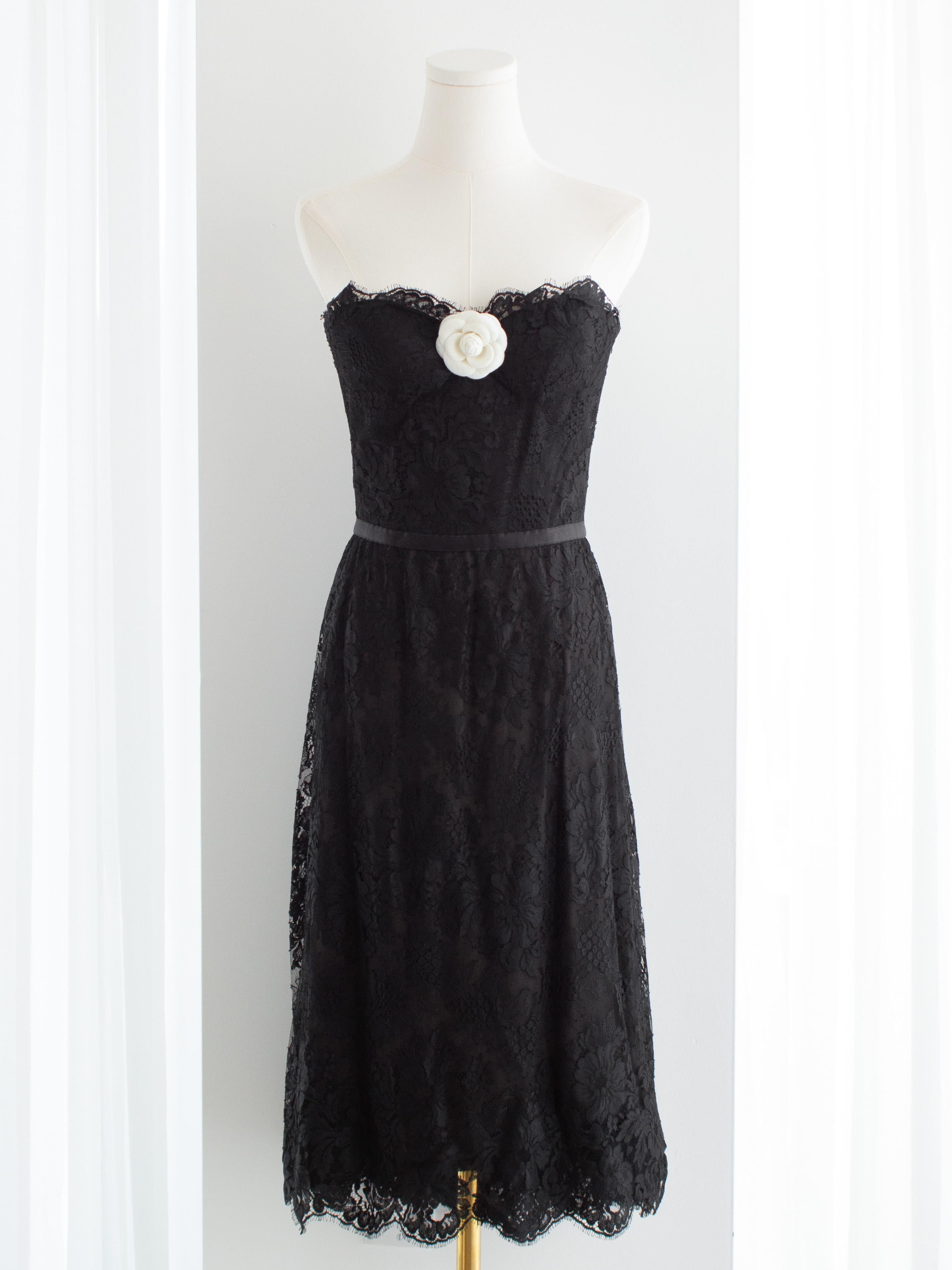 Women's Chanel Vintage F/W 1995 Black Lace Floral Sweetheart 95A LBD Dress